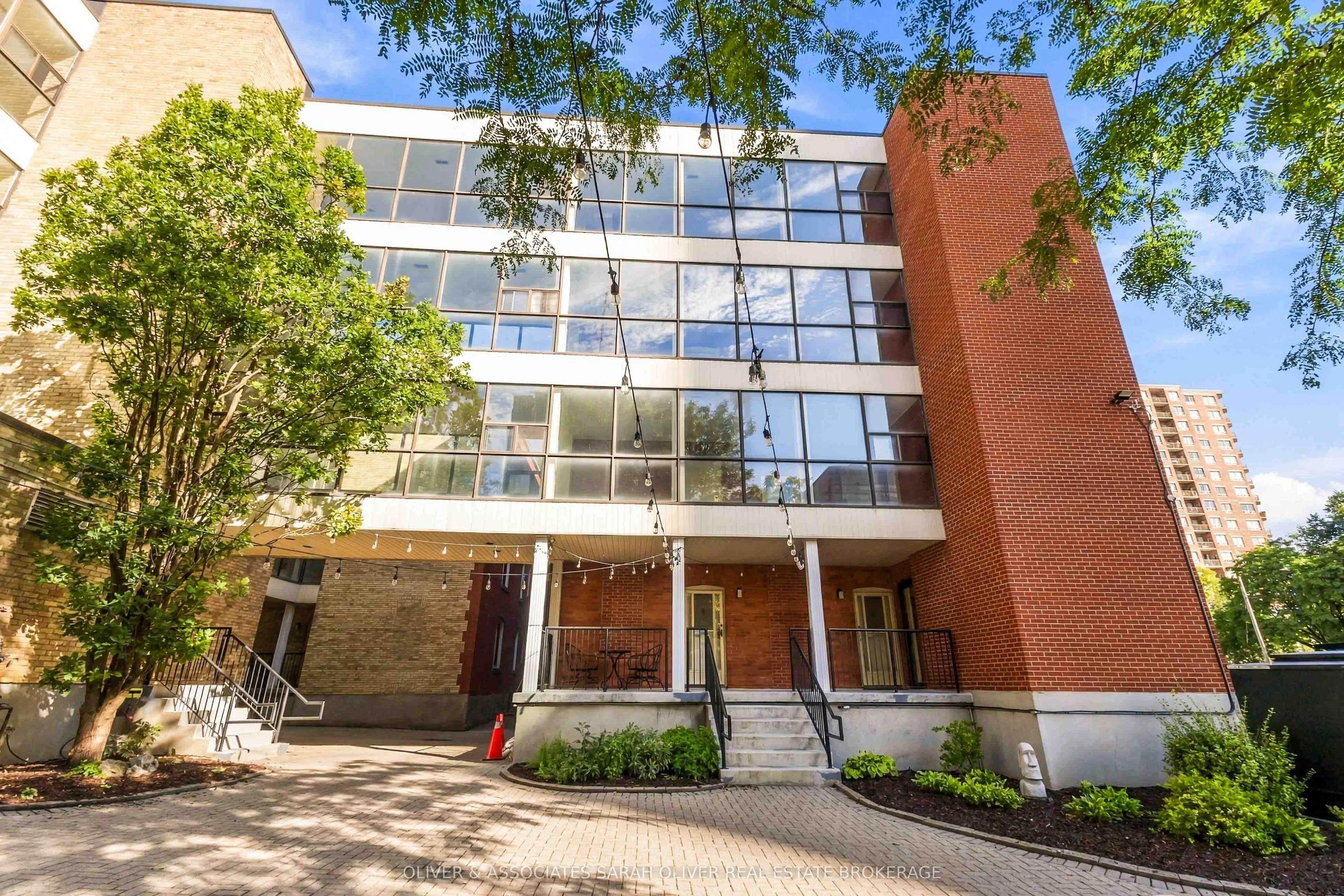 285 Queens Avenue #101