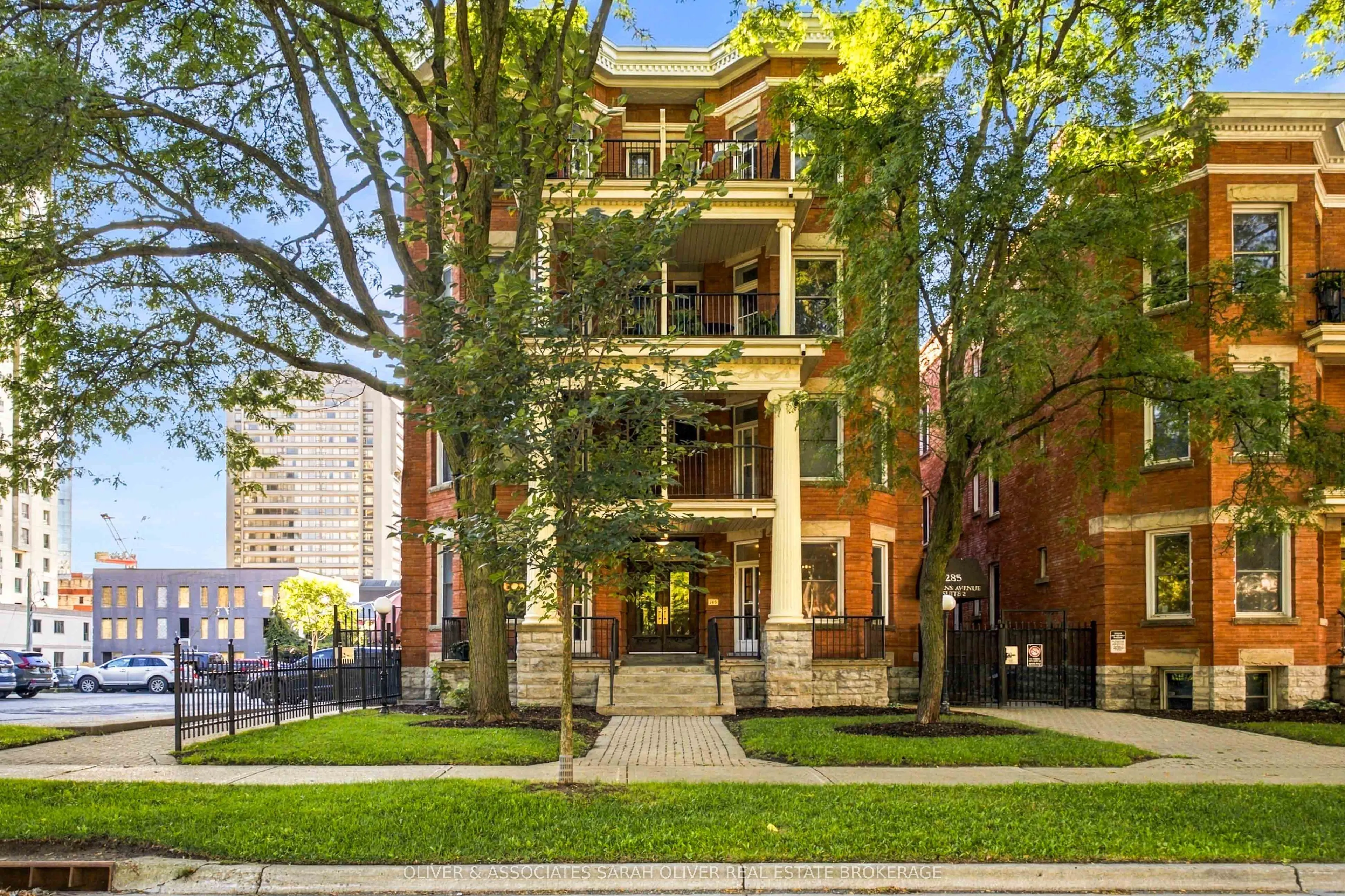 285 Queens Avenue #101