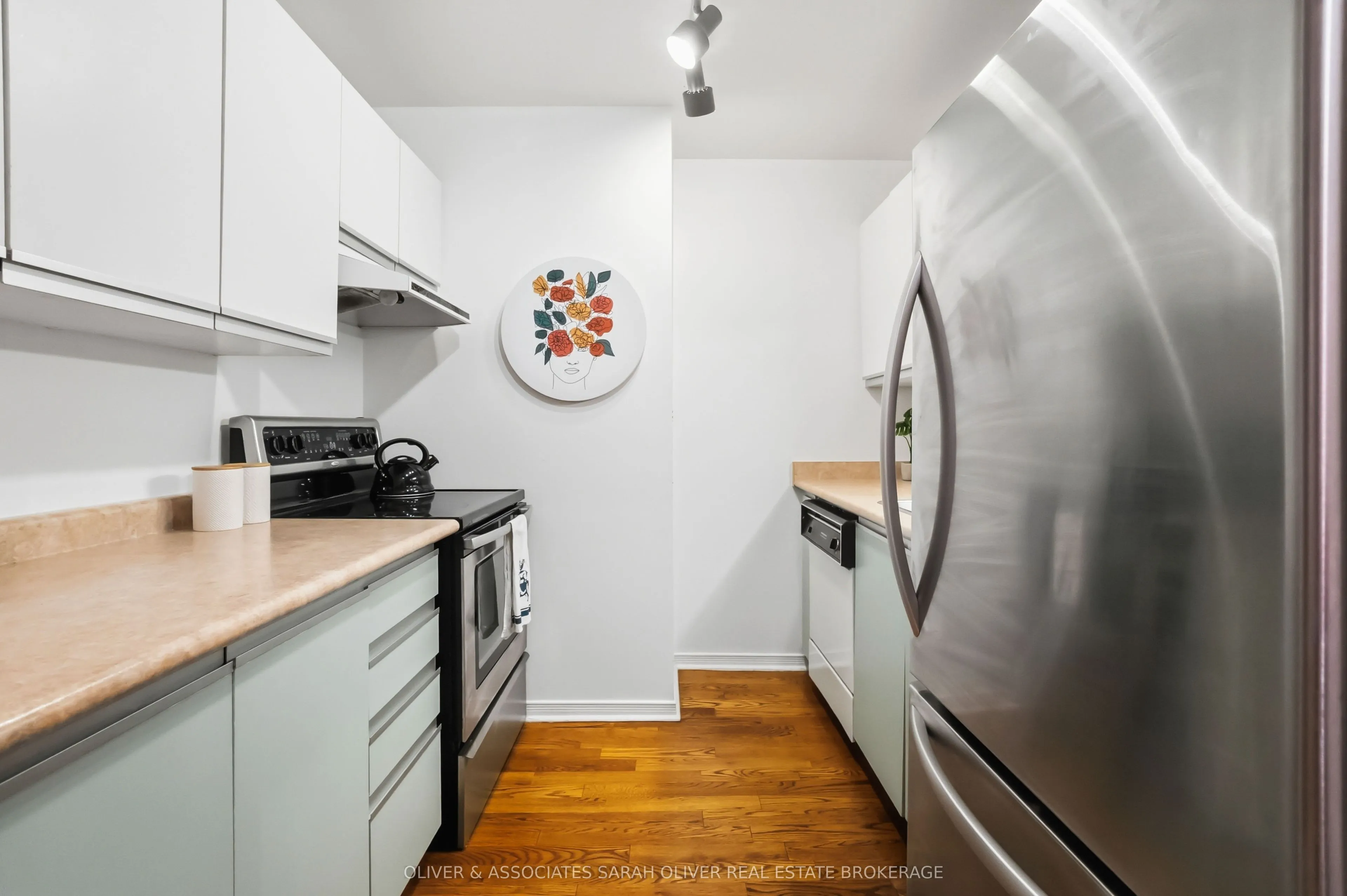 285 Queens Avenue #101