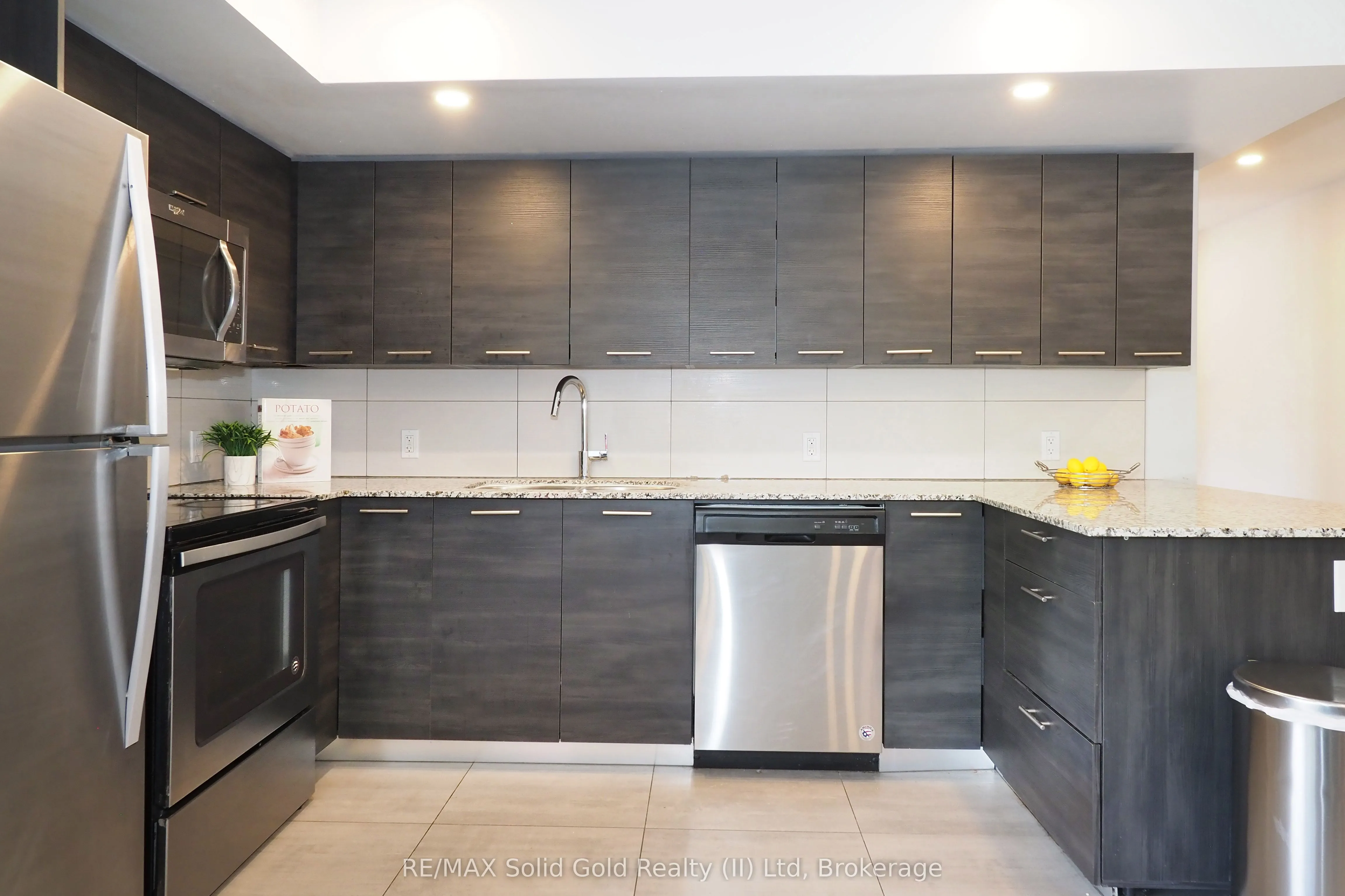 288 Albert Street #208