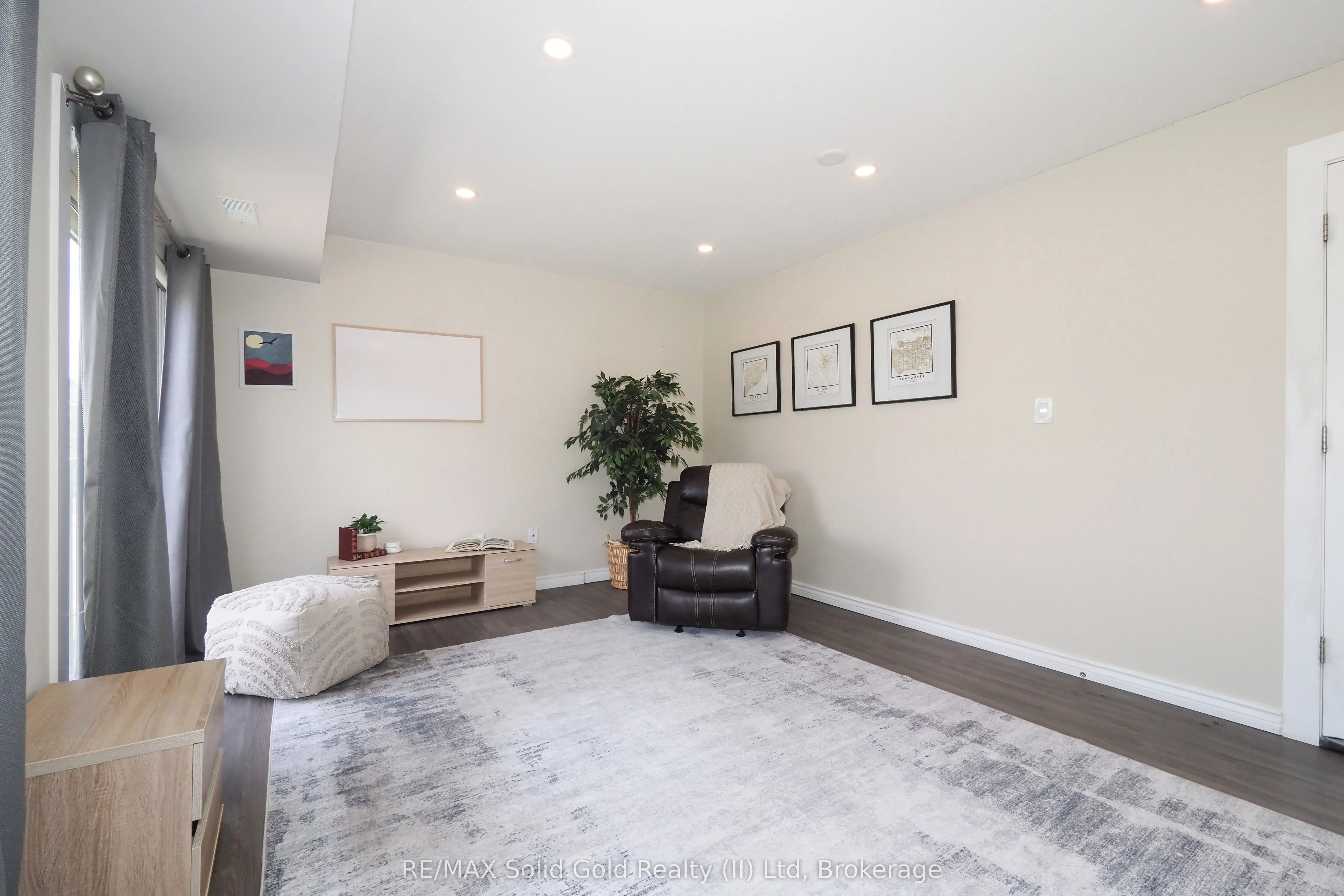 288 Albert Street #208