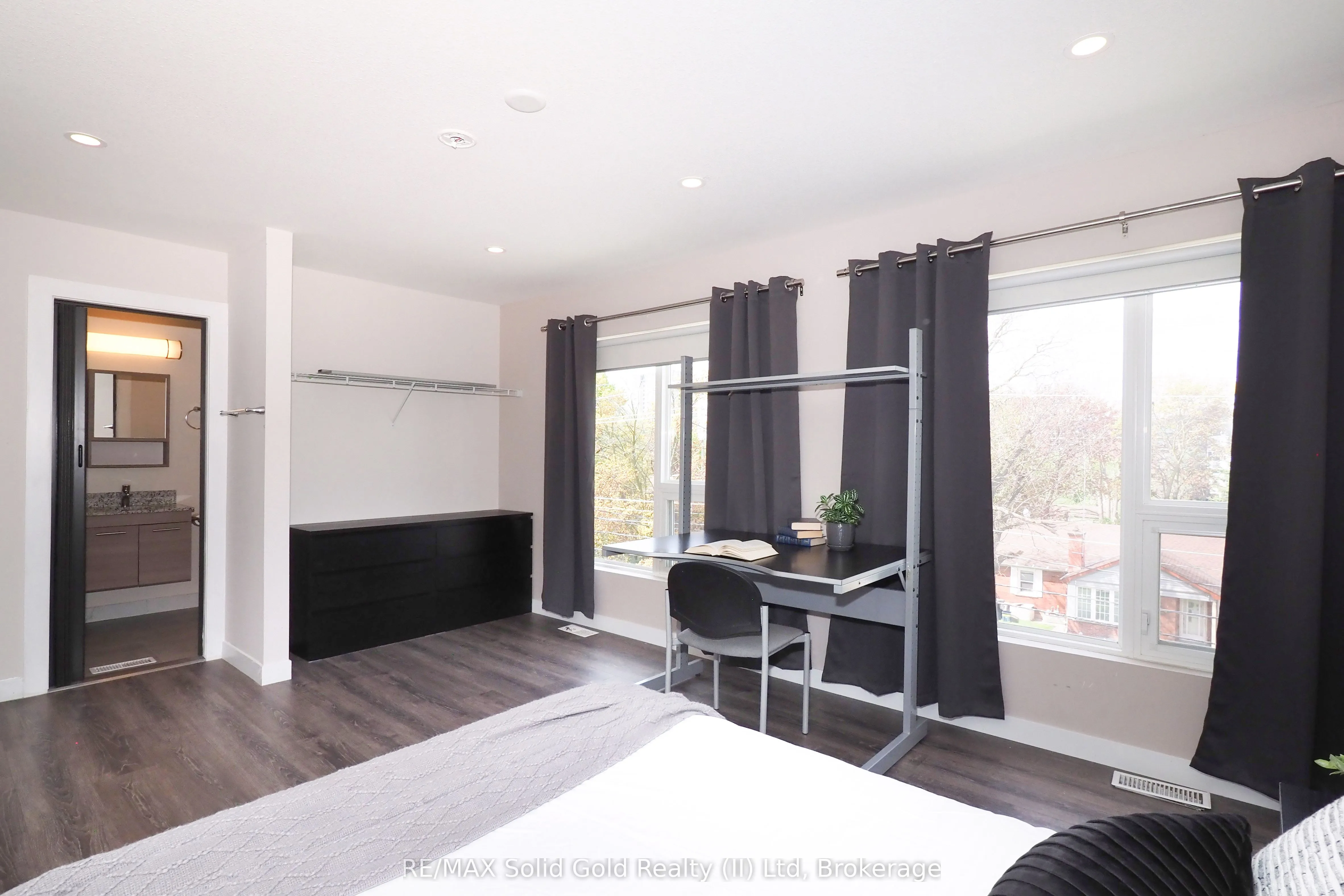 288 Albert Street #208