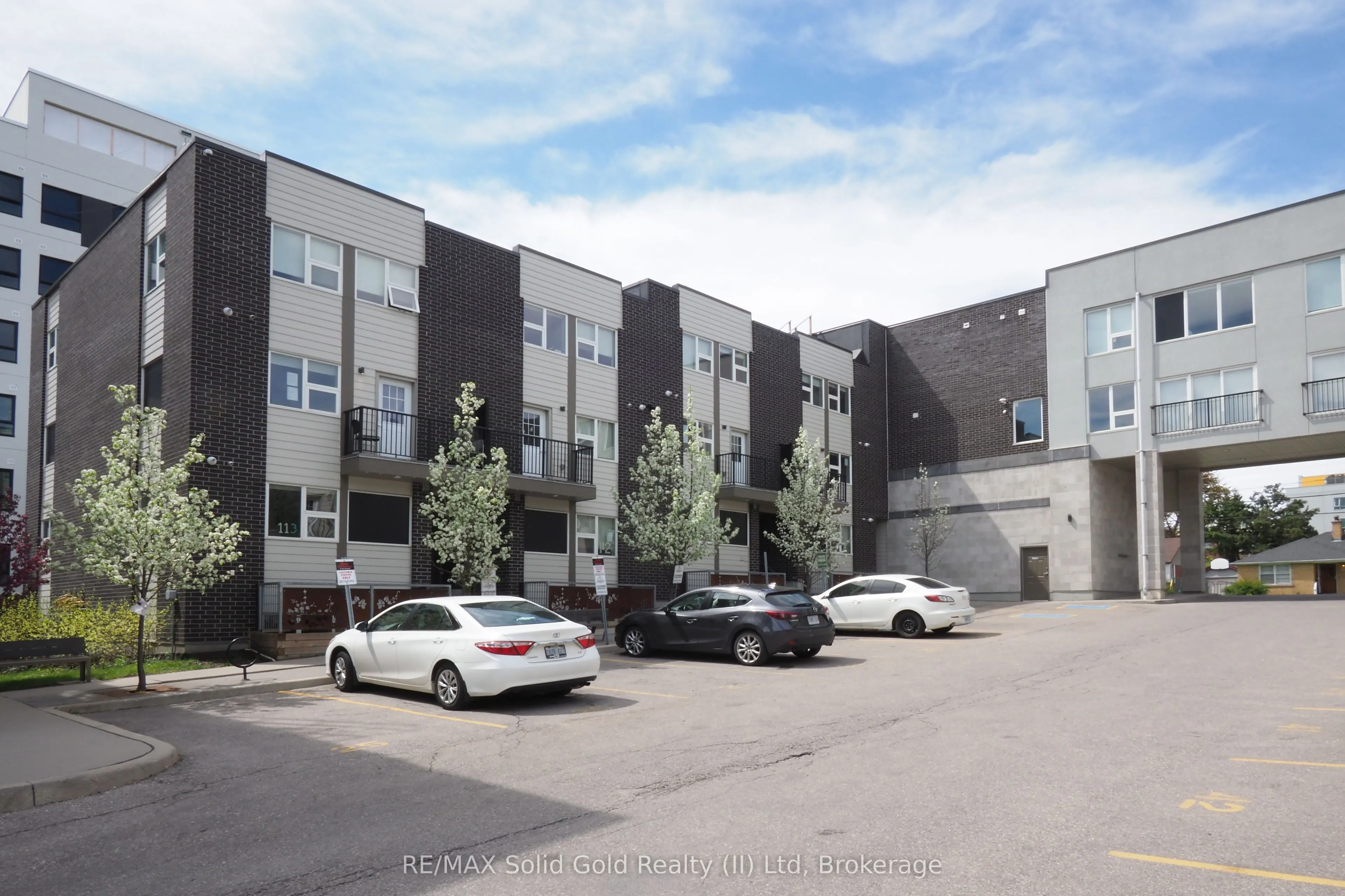 288 Albert Street #208