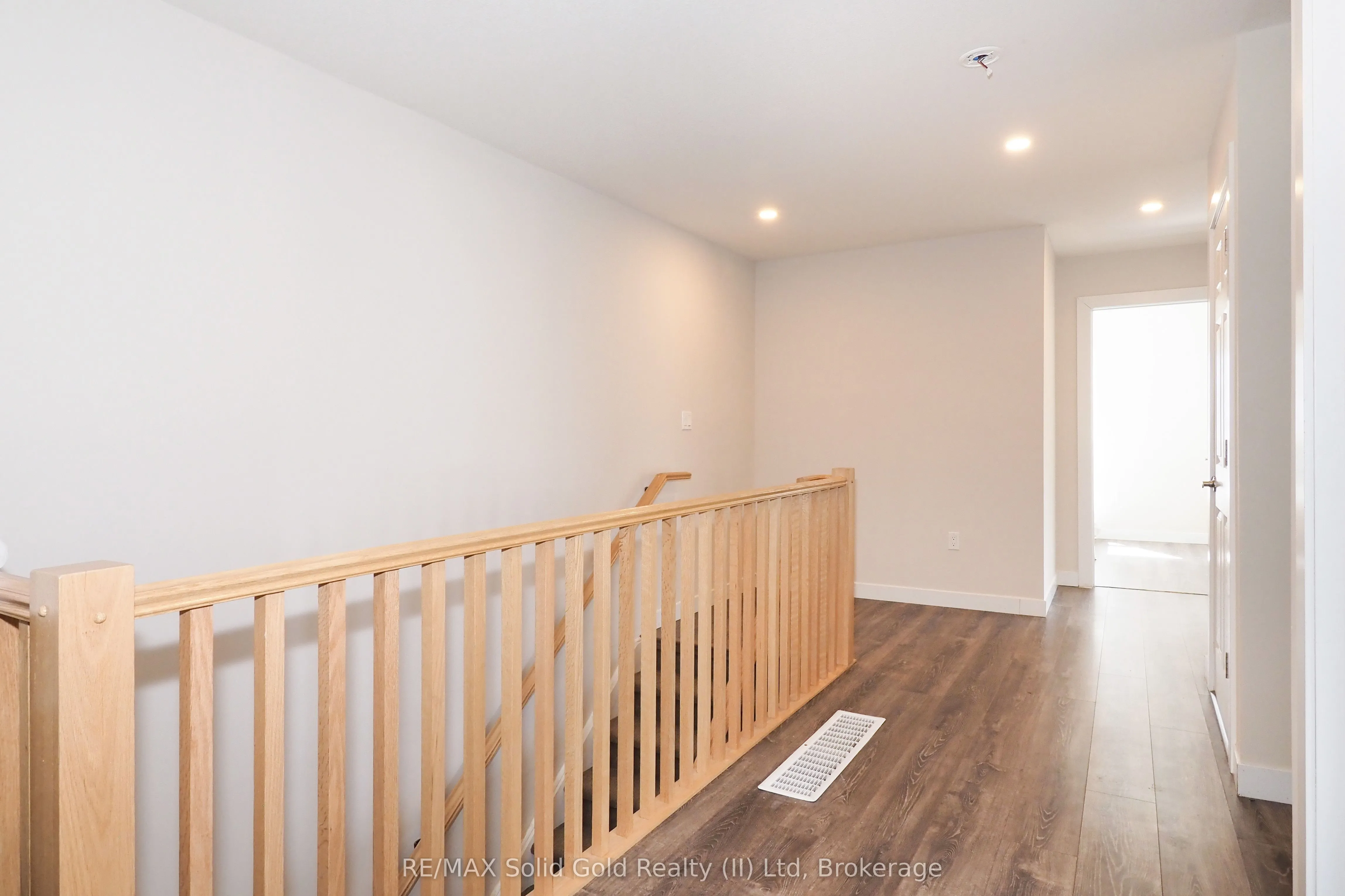 288 Albert Street #208