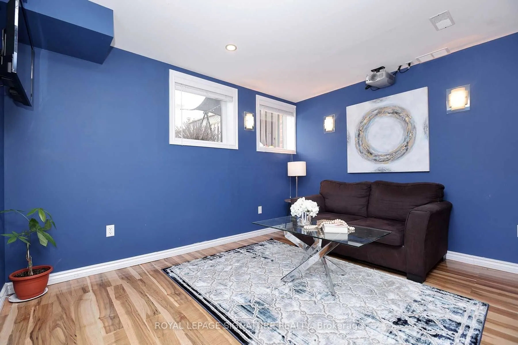 77 Manhattan Circle