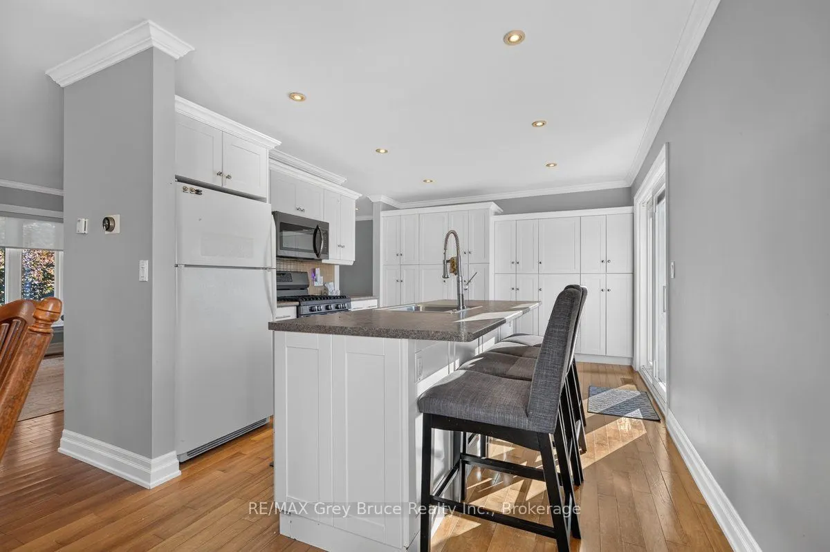 436 Balmy Beach Road
