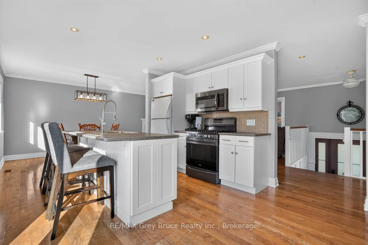 436 Balmy Beach Road