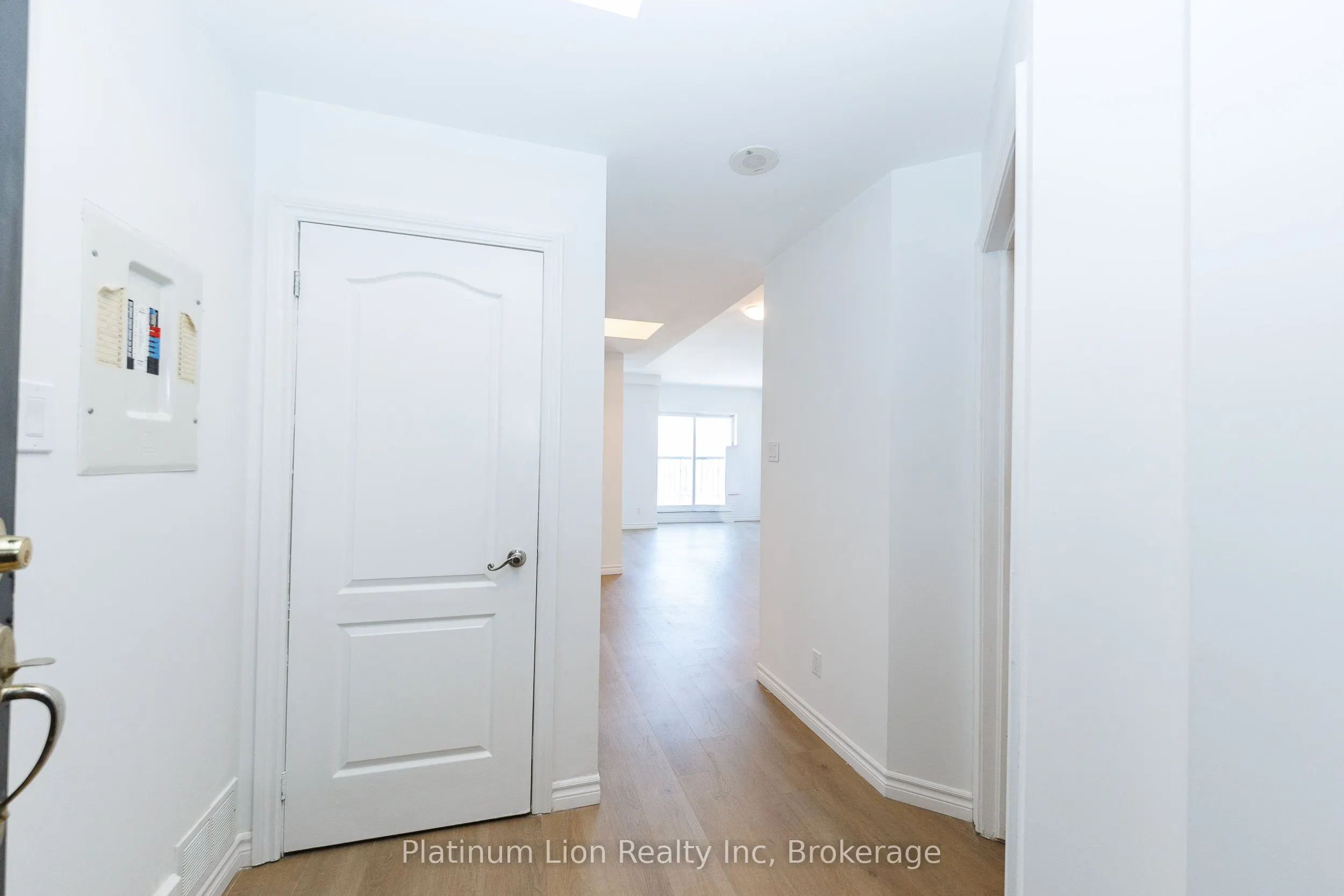 135 James Street S #910