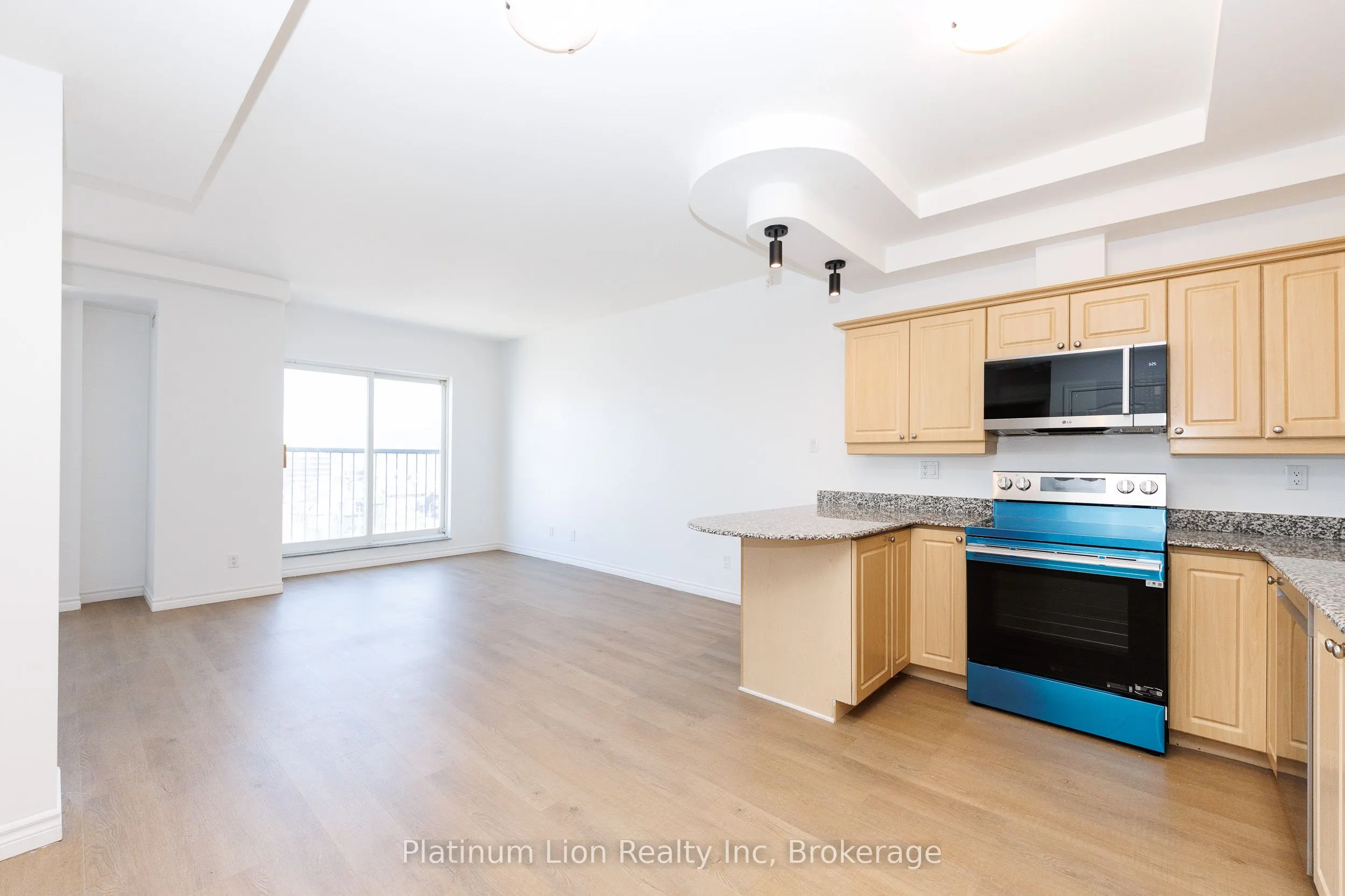 135 James Street S #910