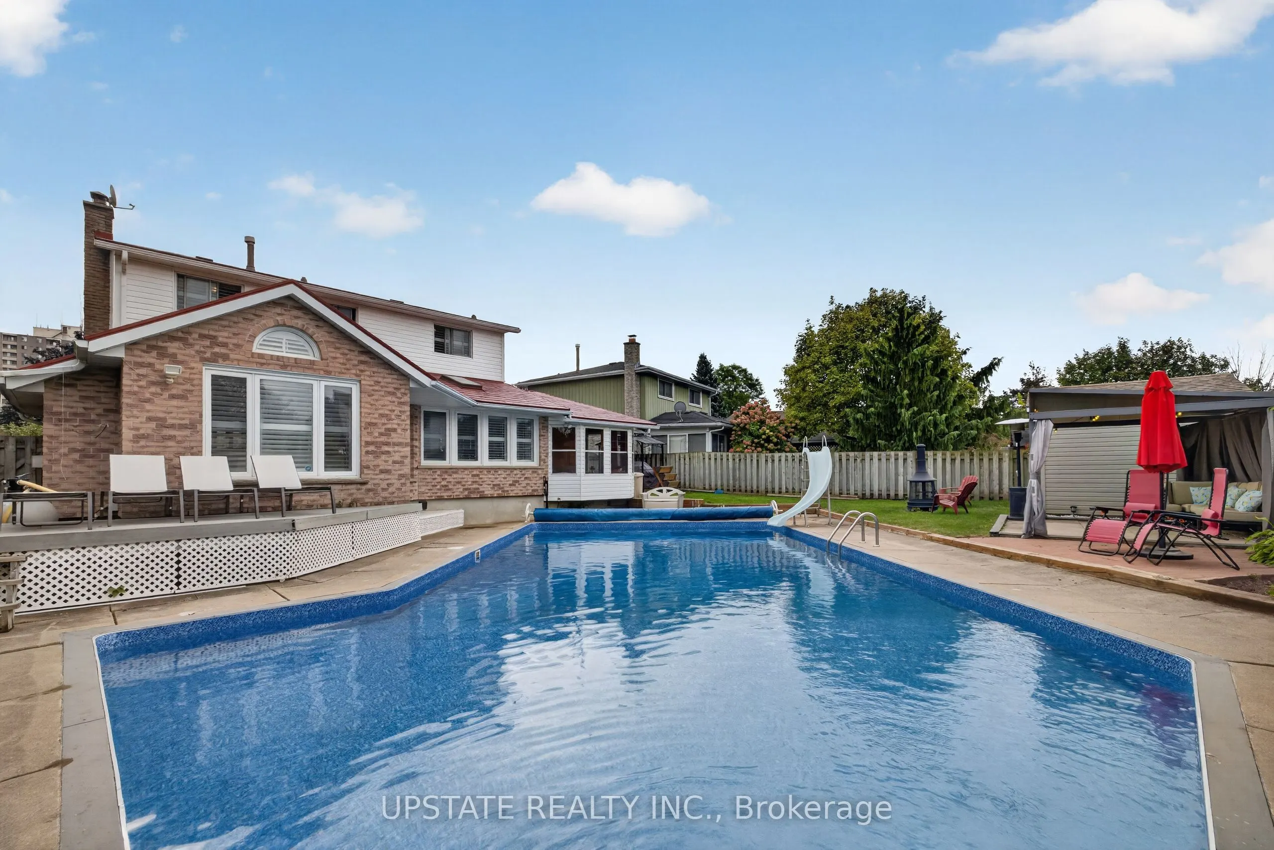 221 Cedarwoods Crescent