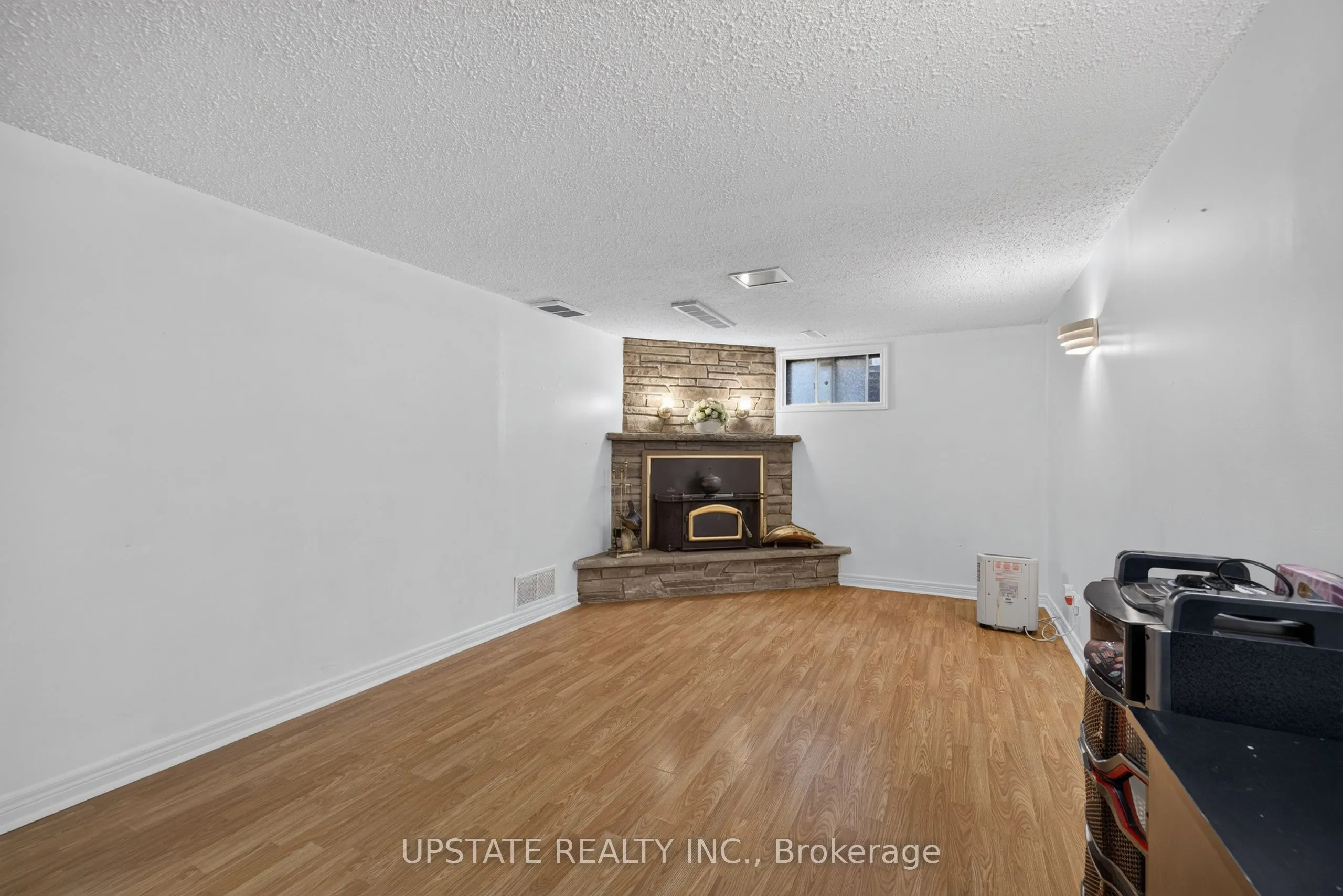 221 Cedarwoods Crescent