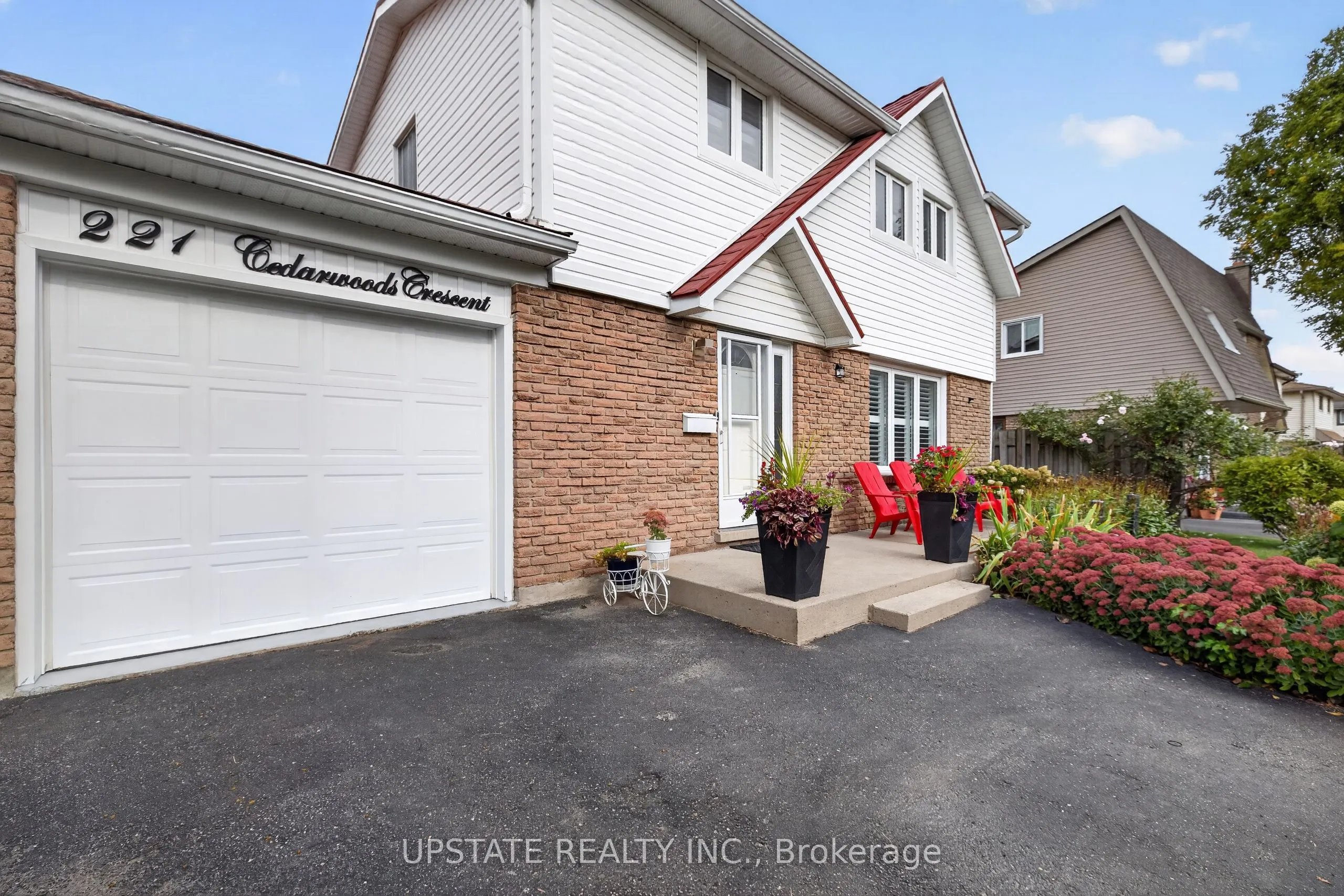 221 Cedarwoods Crescent