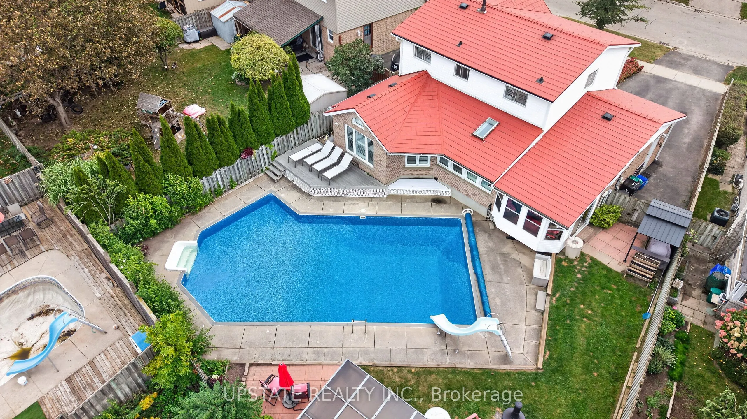 221 Cedarwoods Crescent