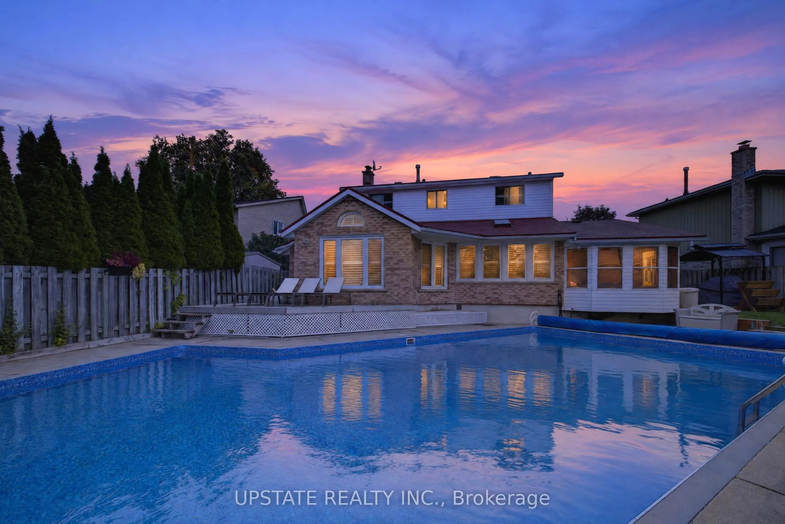 221 Cedarwoods Crescent
