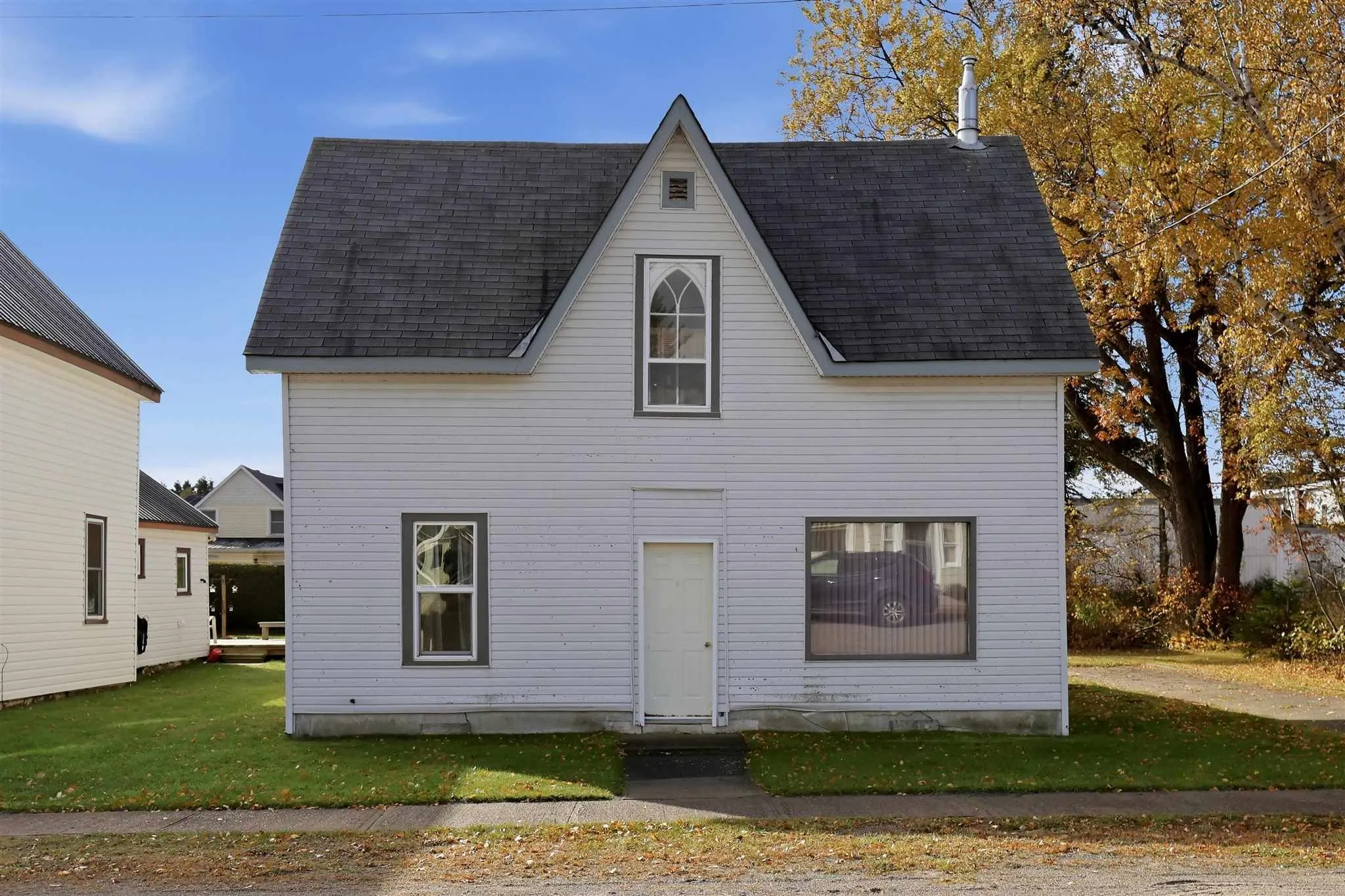 11 Huron Street E