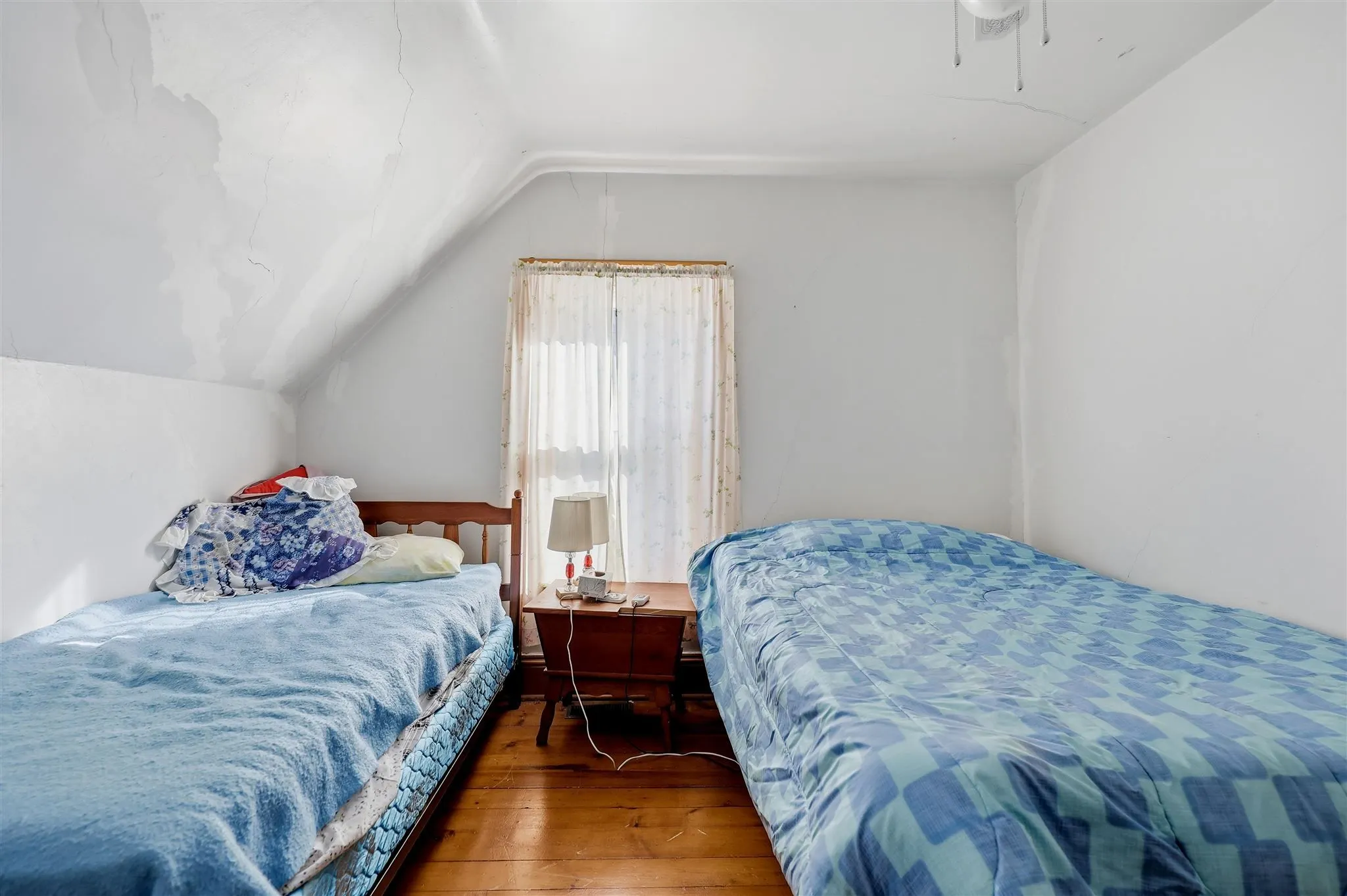 11 Huron Street E
