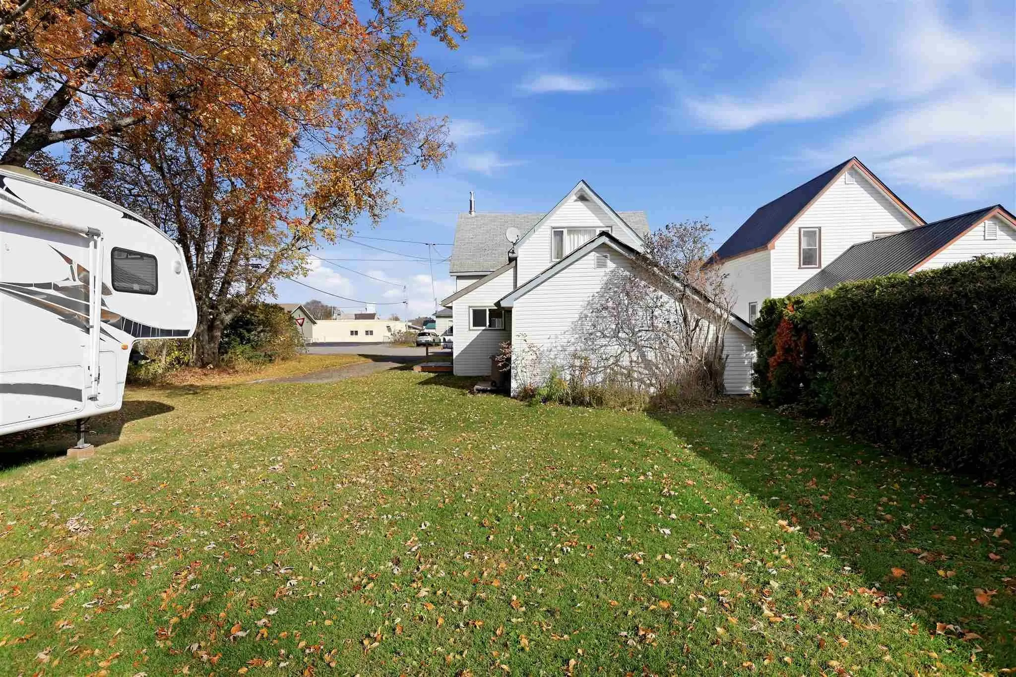 11 Huron Street E