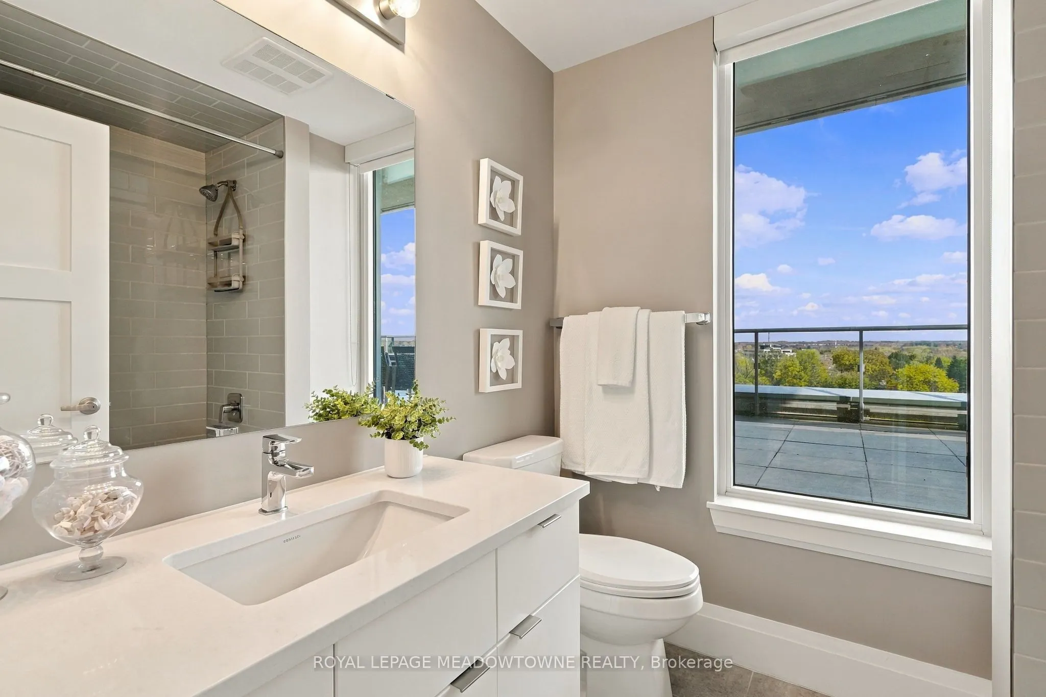 73 Arthur Street S #802