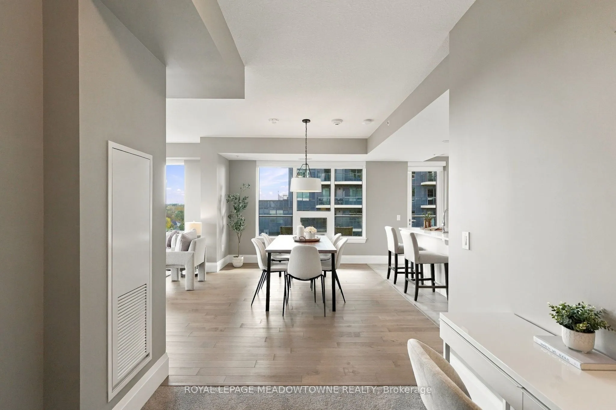 73 Arthur Street S #802