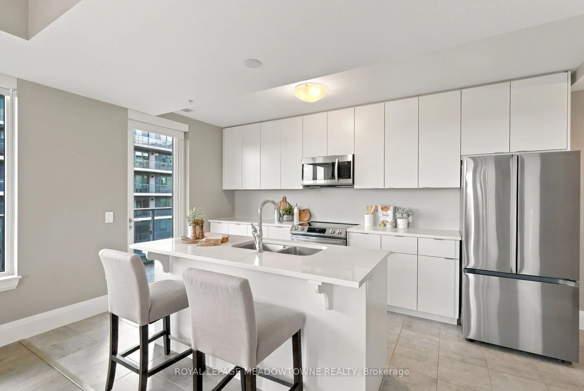 73 Arthur Street S #802