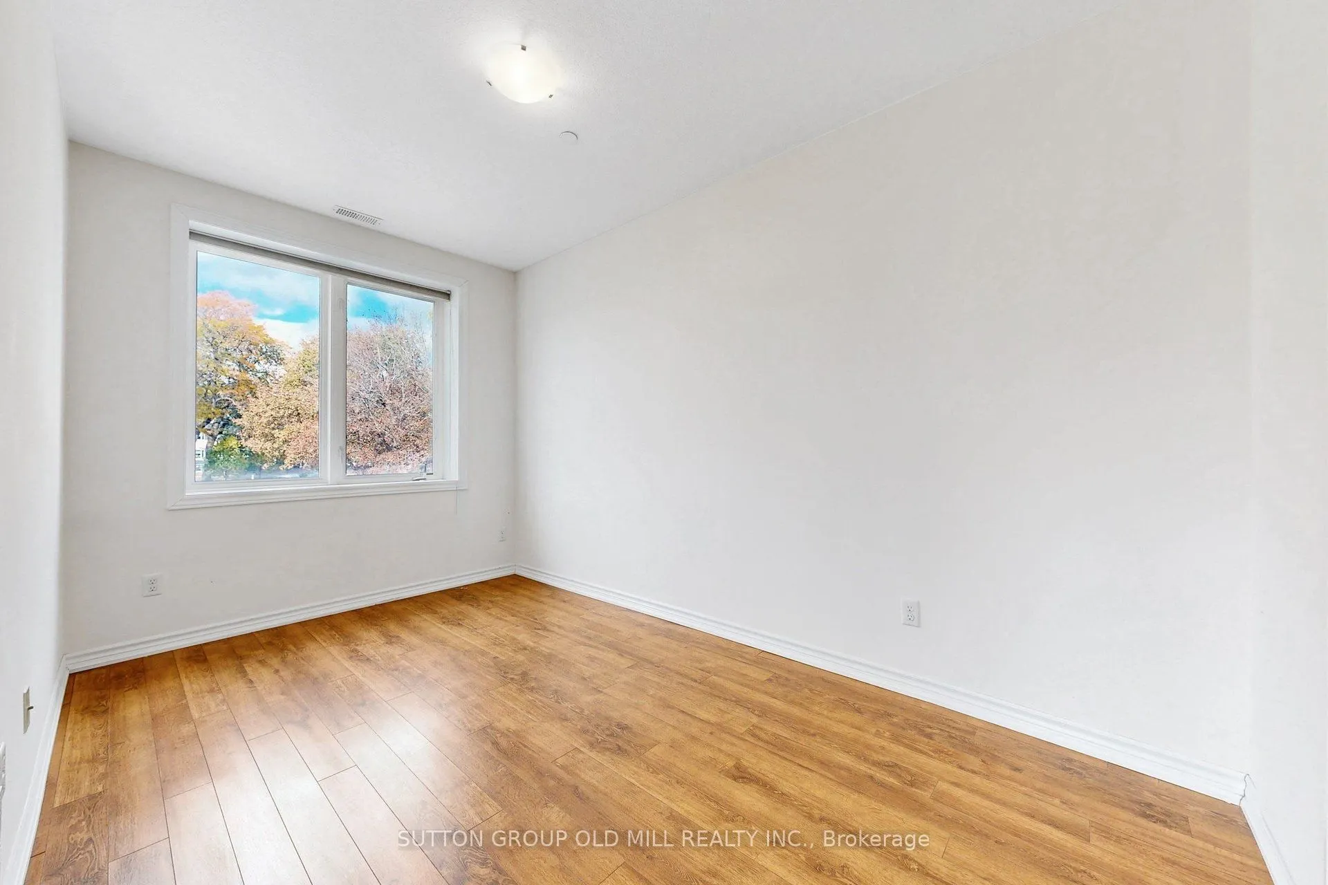 95 Wilson St Street W #102