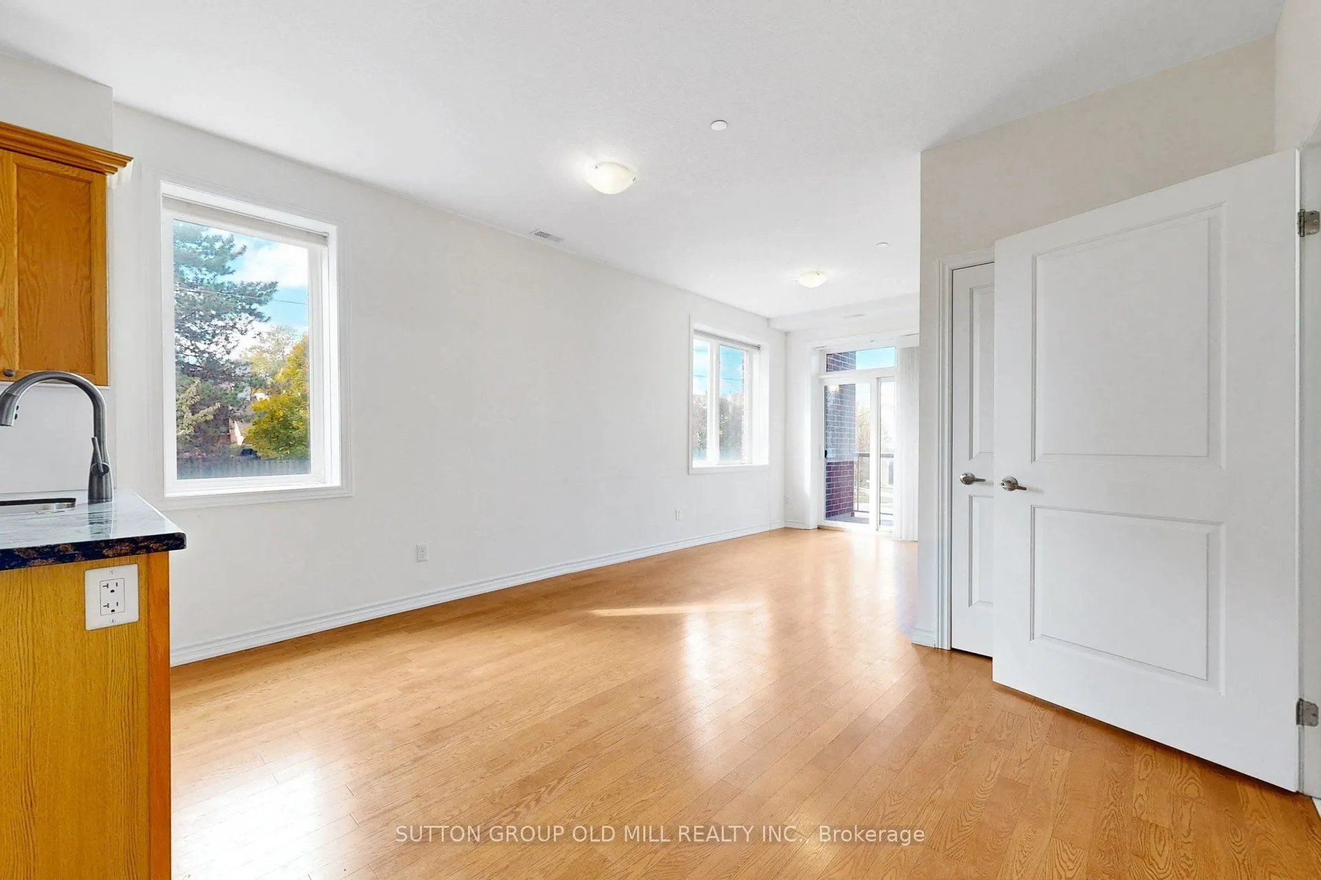 95 Wilson St Street W #102