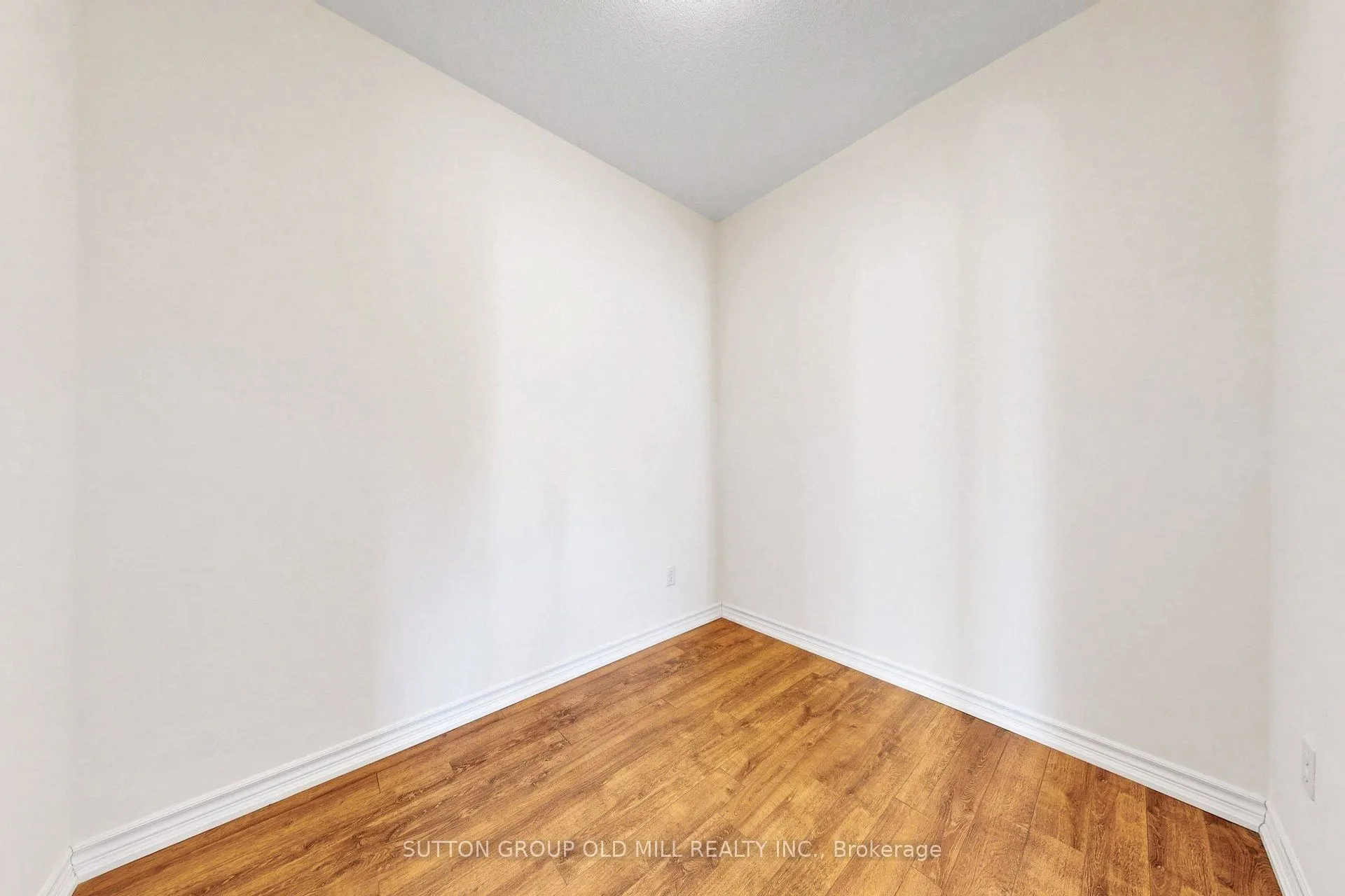 95 Wilson St Street W #102