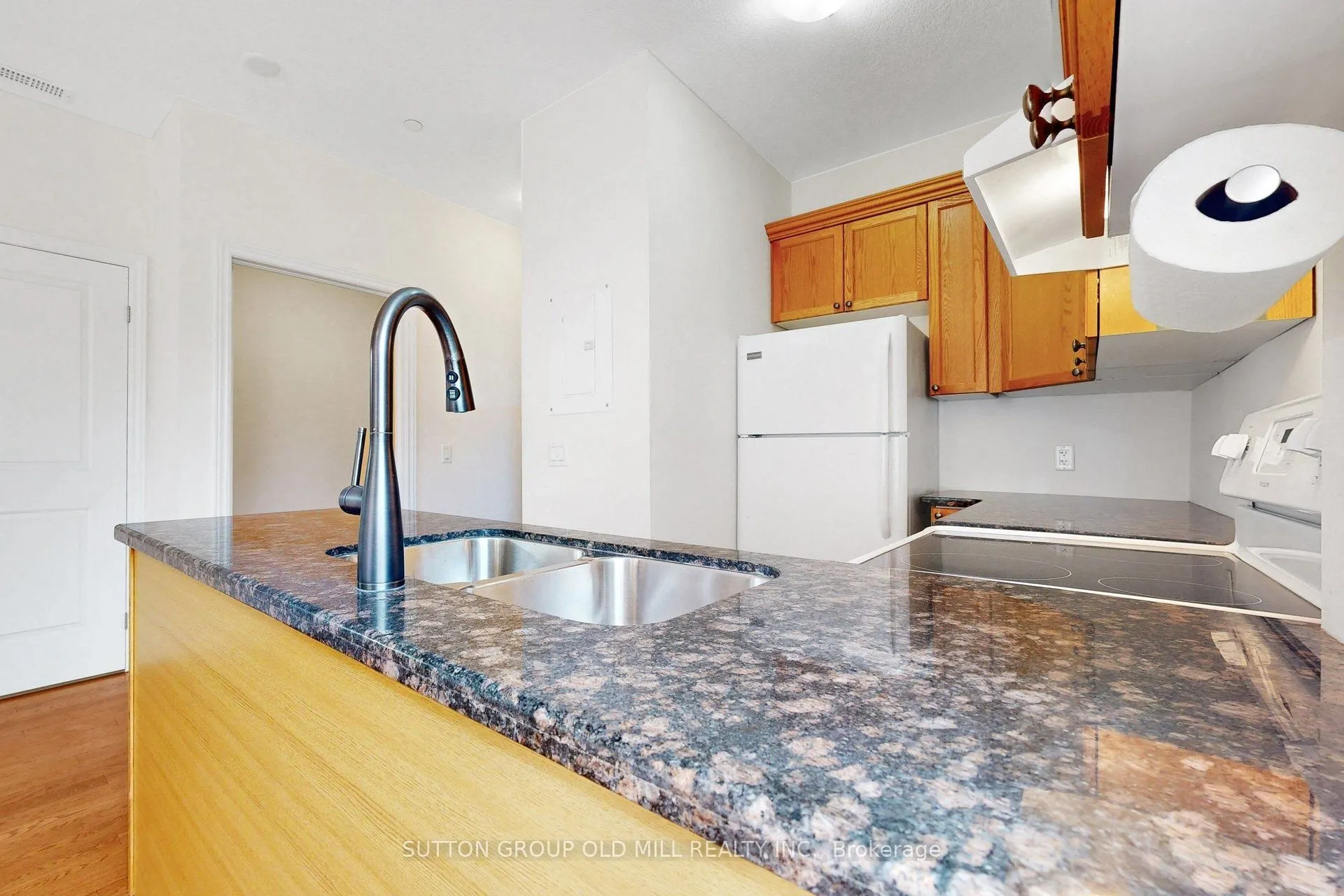 95 Wilson St Street W #102