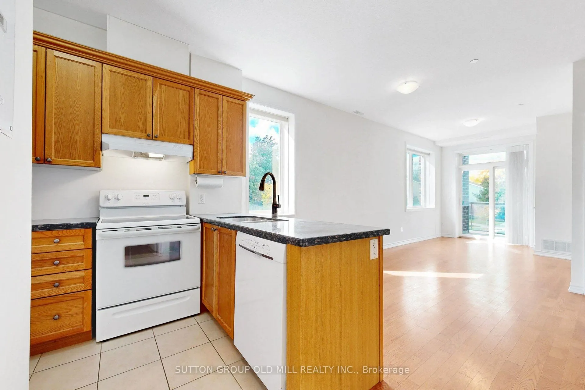 95 Wilson St Street W #102