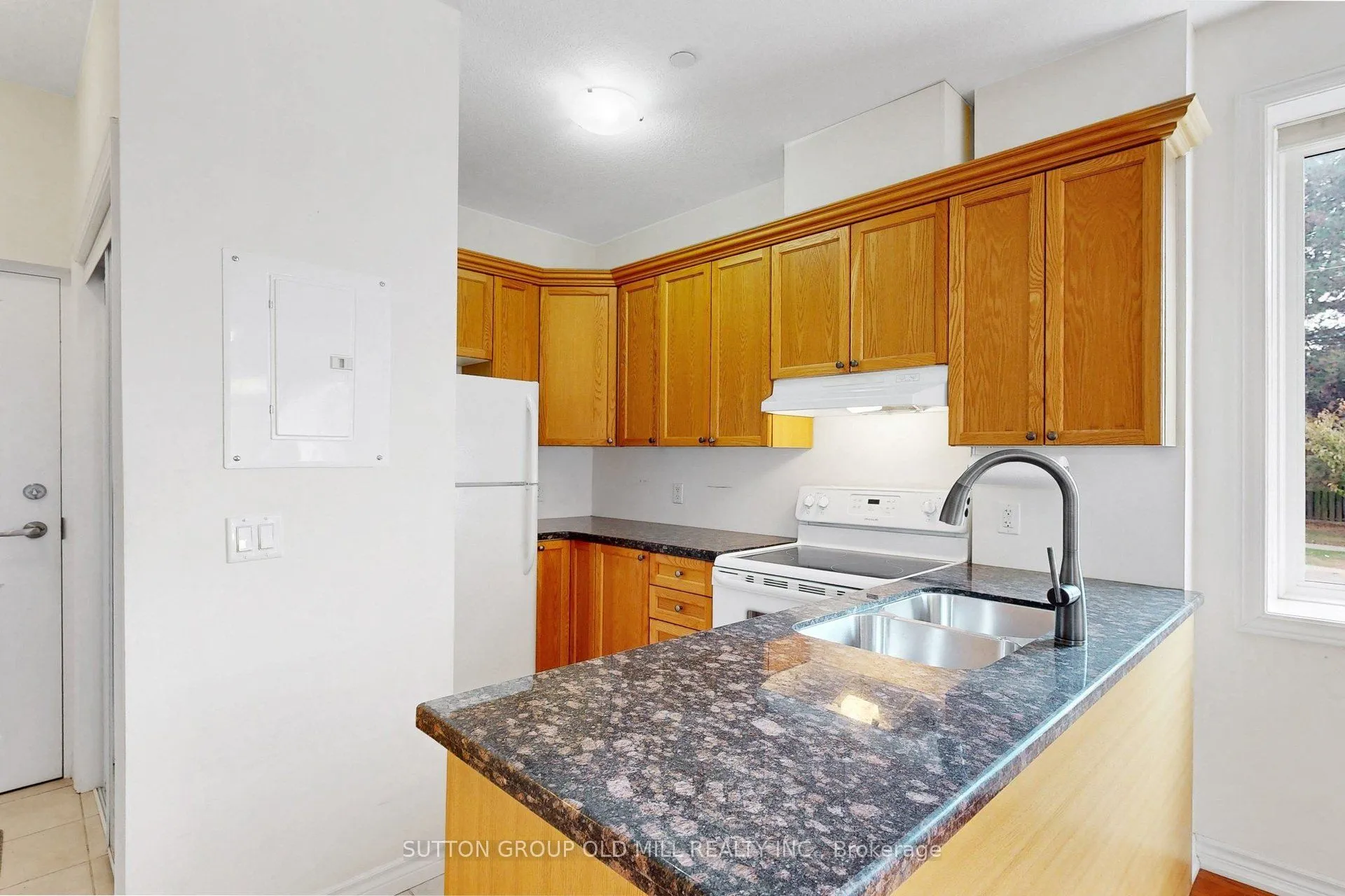 95 Wilson St Street W #102