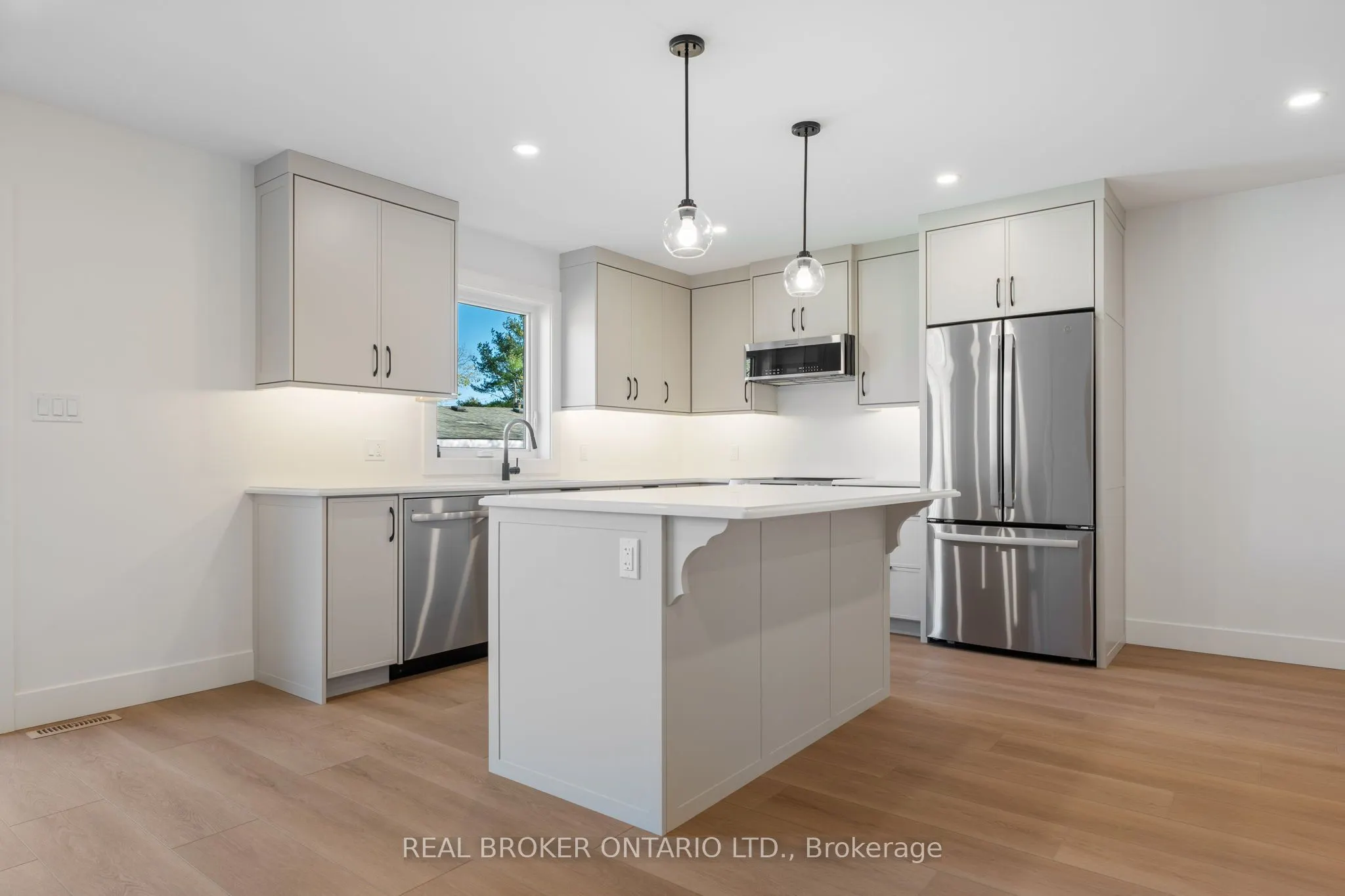 153 DAVIS Street #3