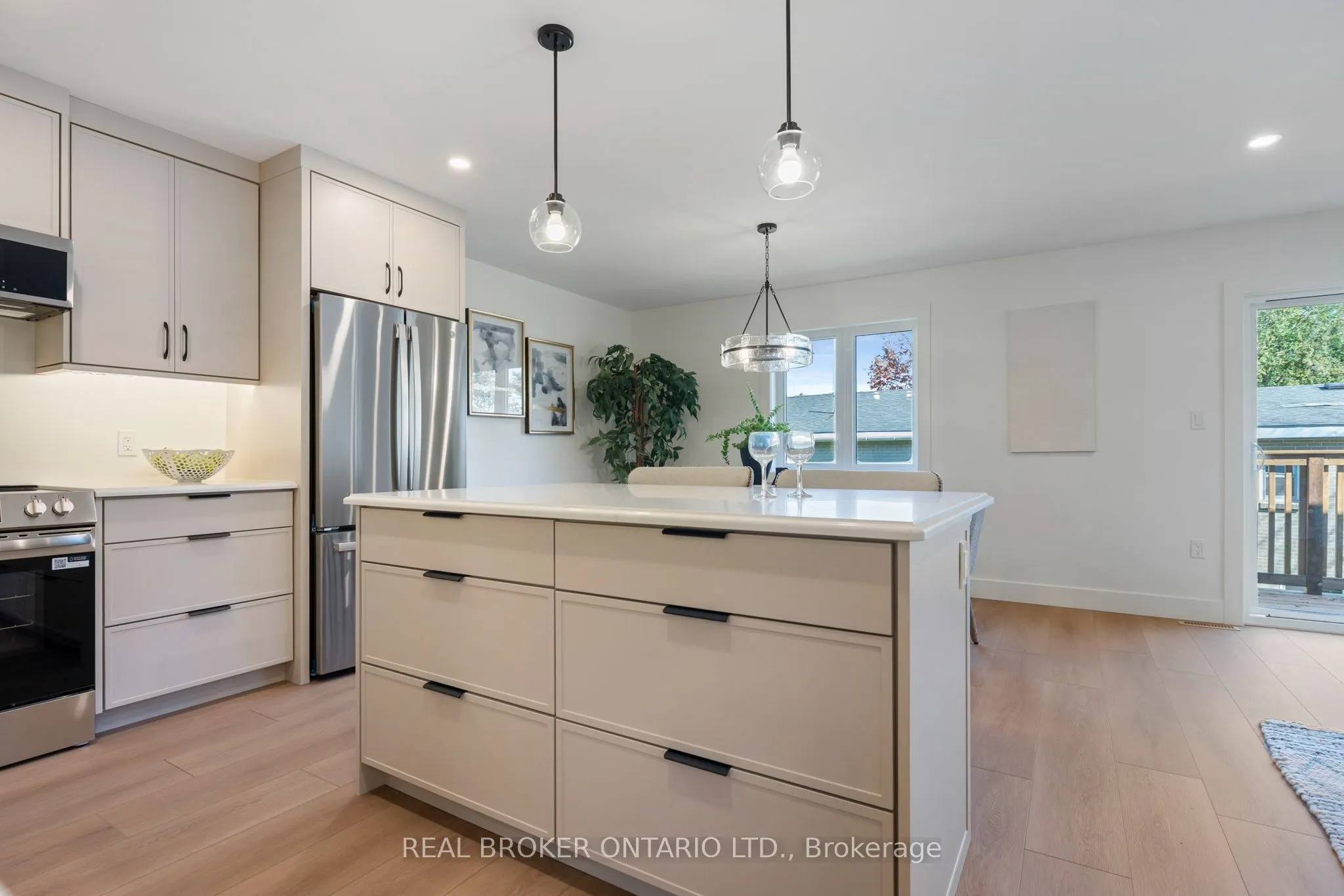 151 DAVIS Street #4
