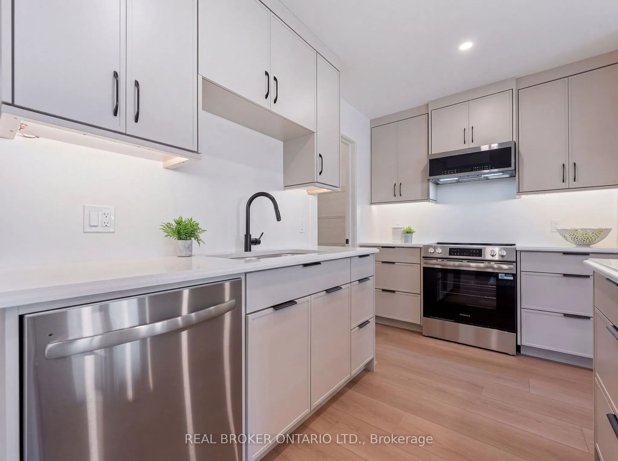 151 DAVIS Street #4