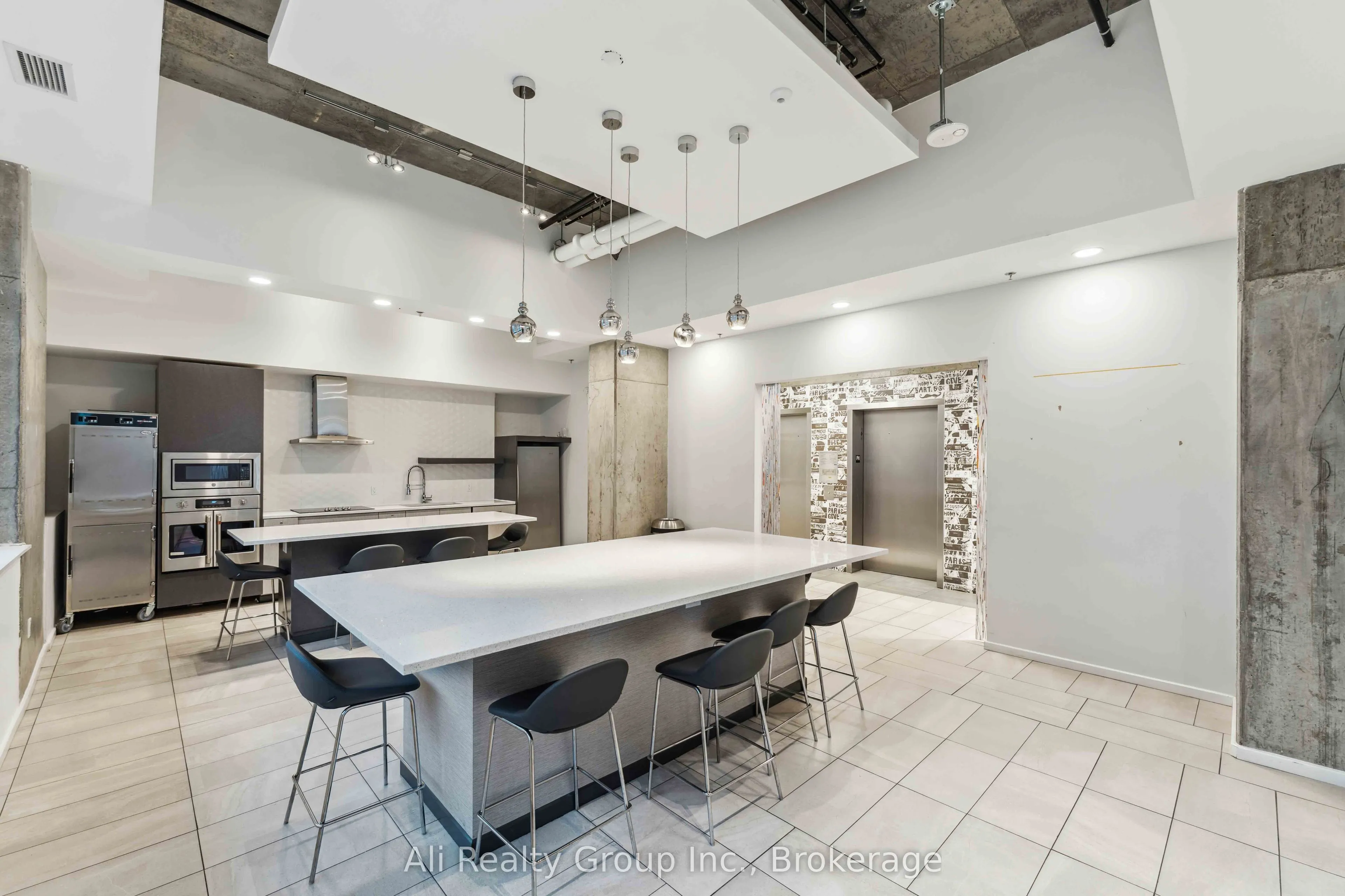 105 Champagne Avenue S #1601