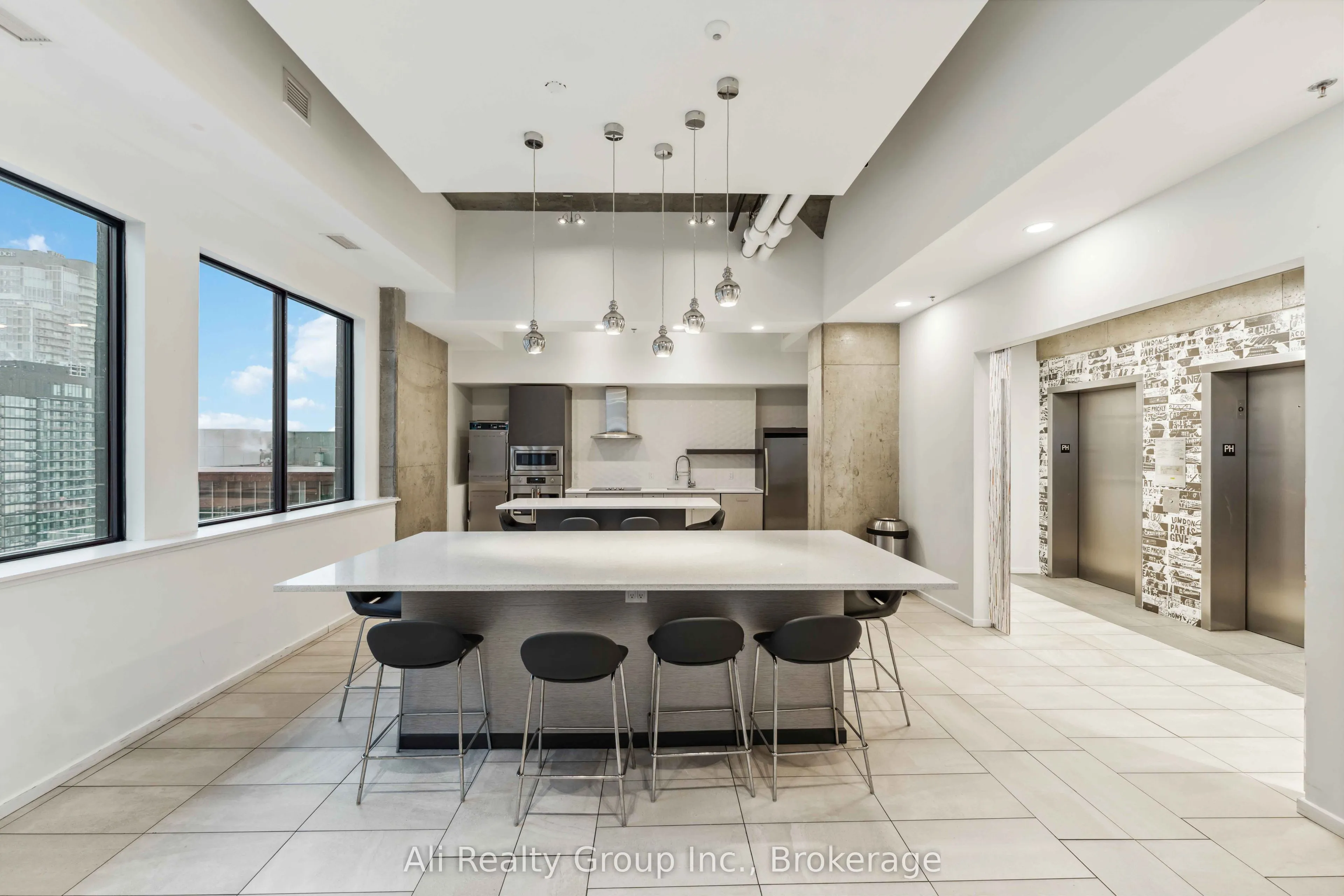 105 Champagne Avenue S #1601