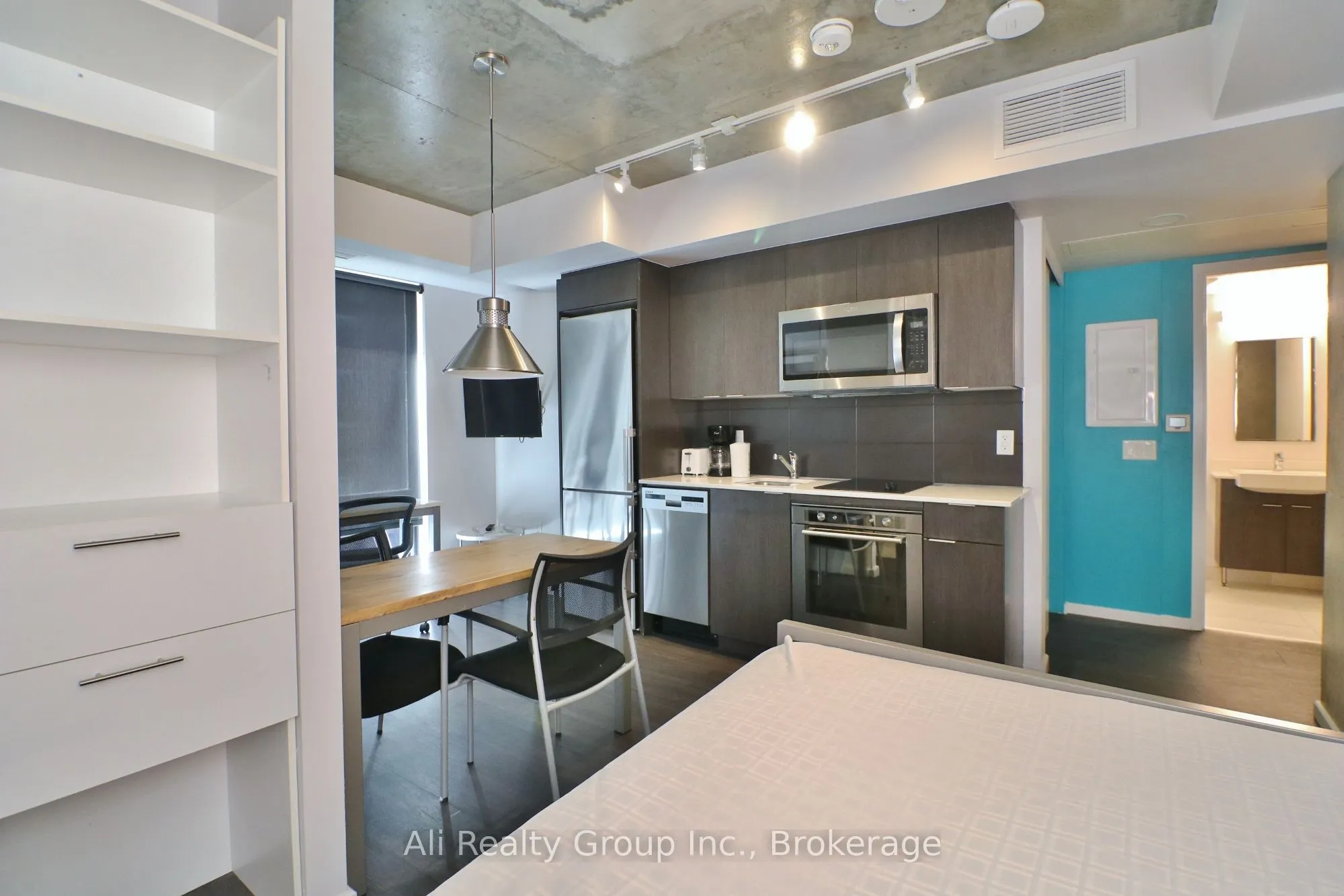 105 Champagne Avenue S #1601