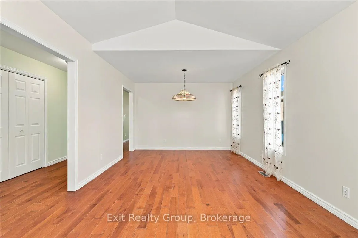 6 Hemlock Crescent