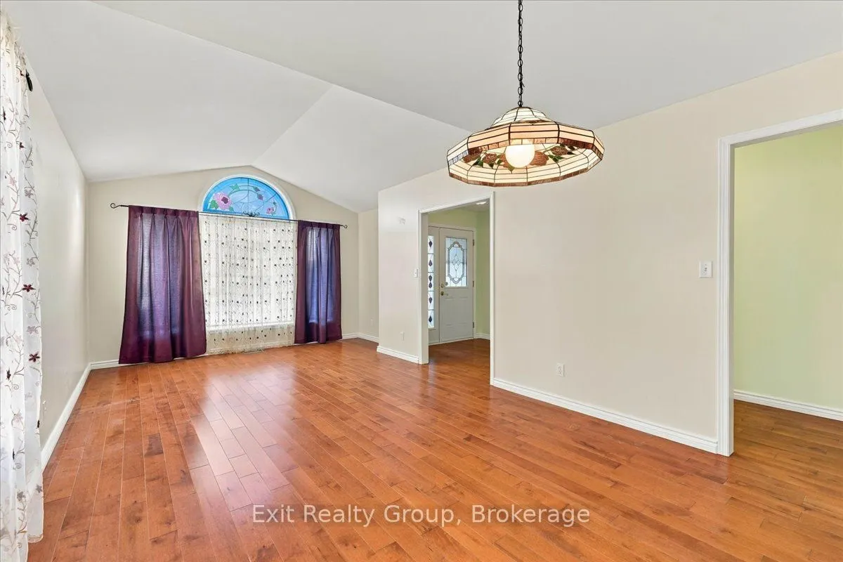 6 Hemlock Crescent