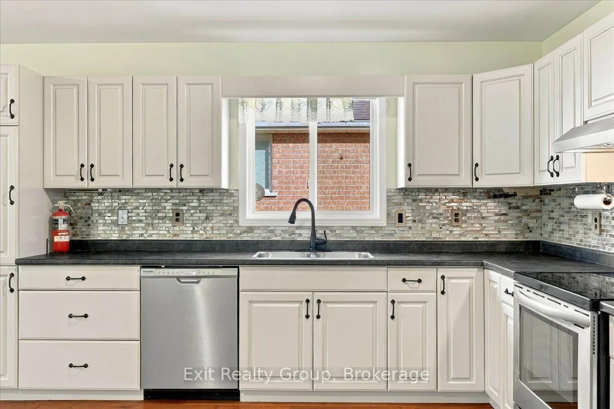 6 Hemlock Crescent
