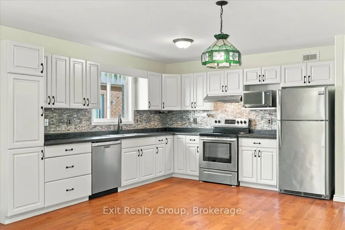 6 Hemlock Crescent