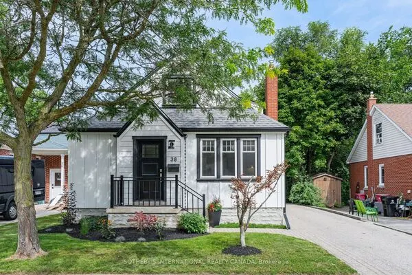 38 Roslin Avenue S