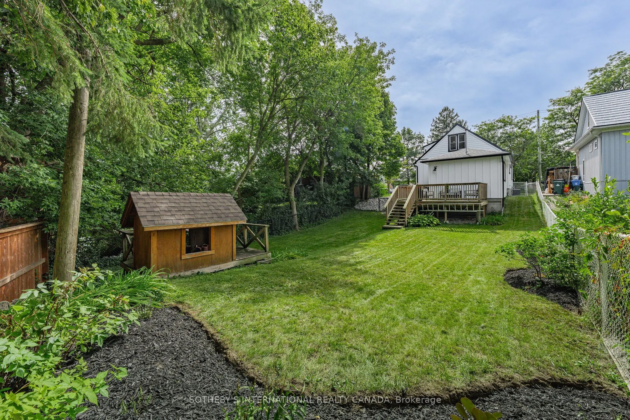 38 Roslin Avenue S