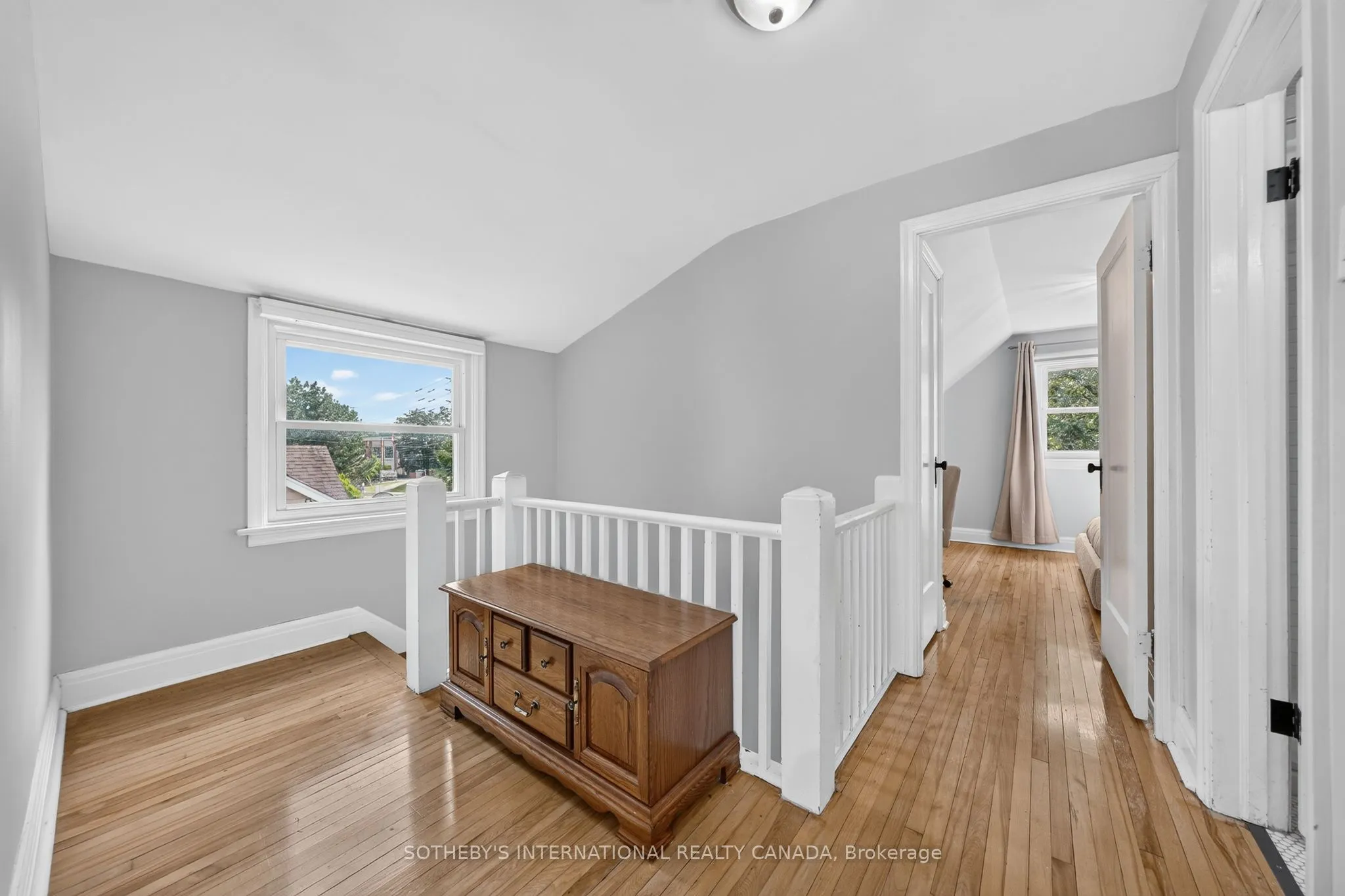 38 Roslin Avenue S