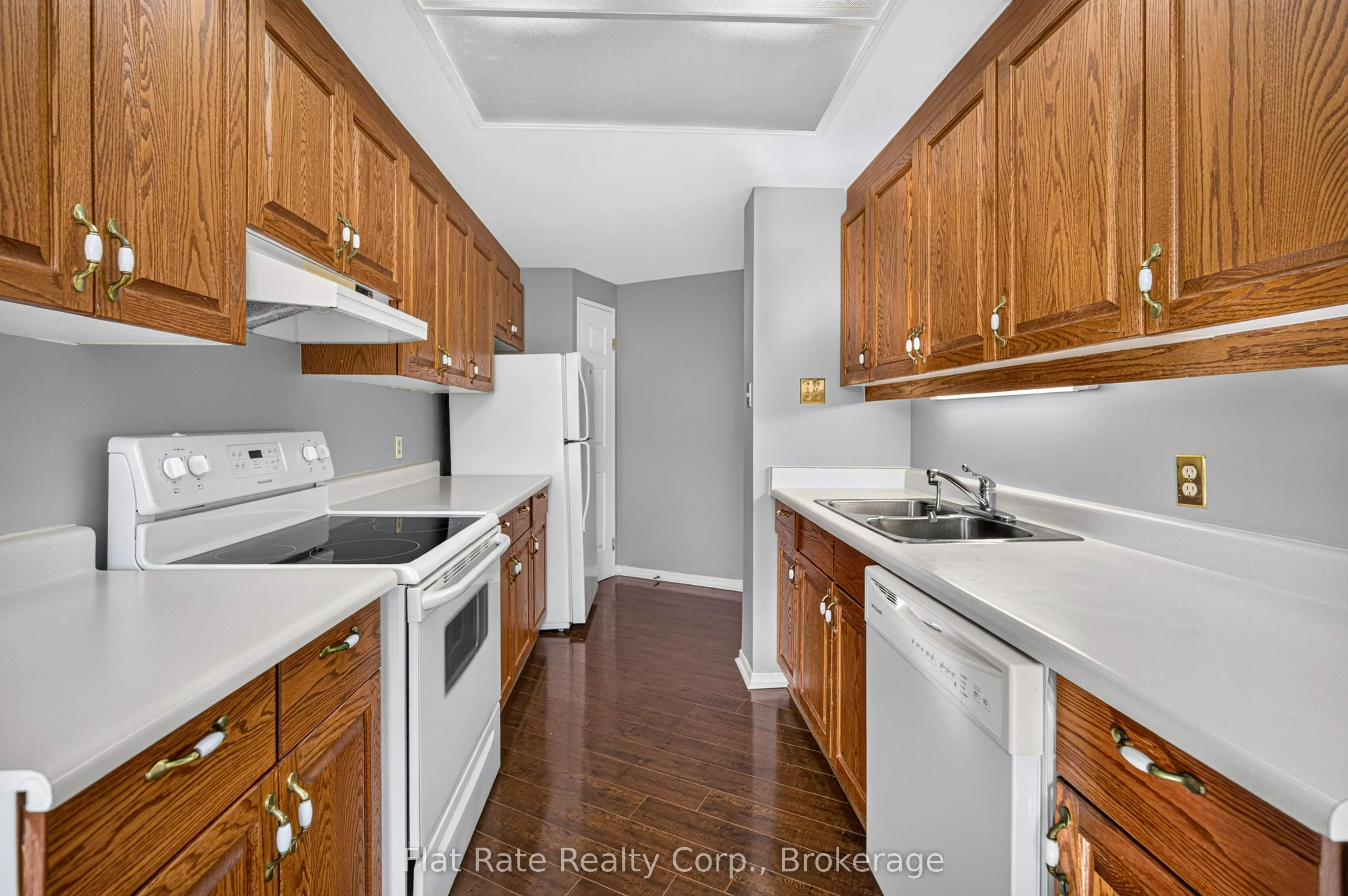2 George Street N #406