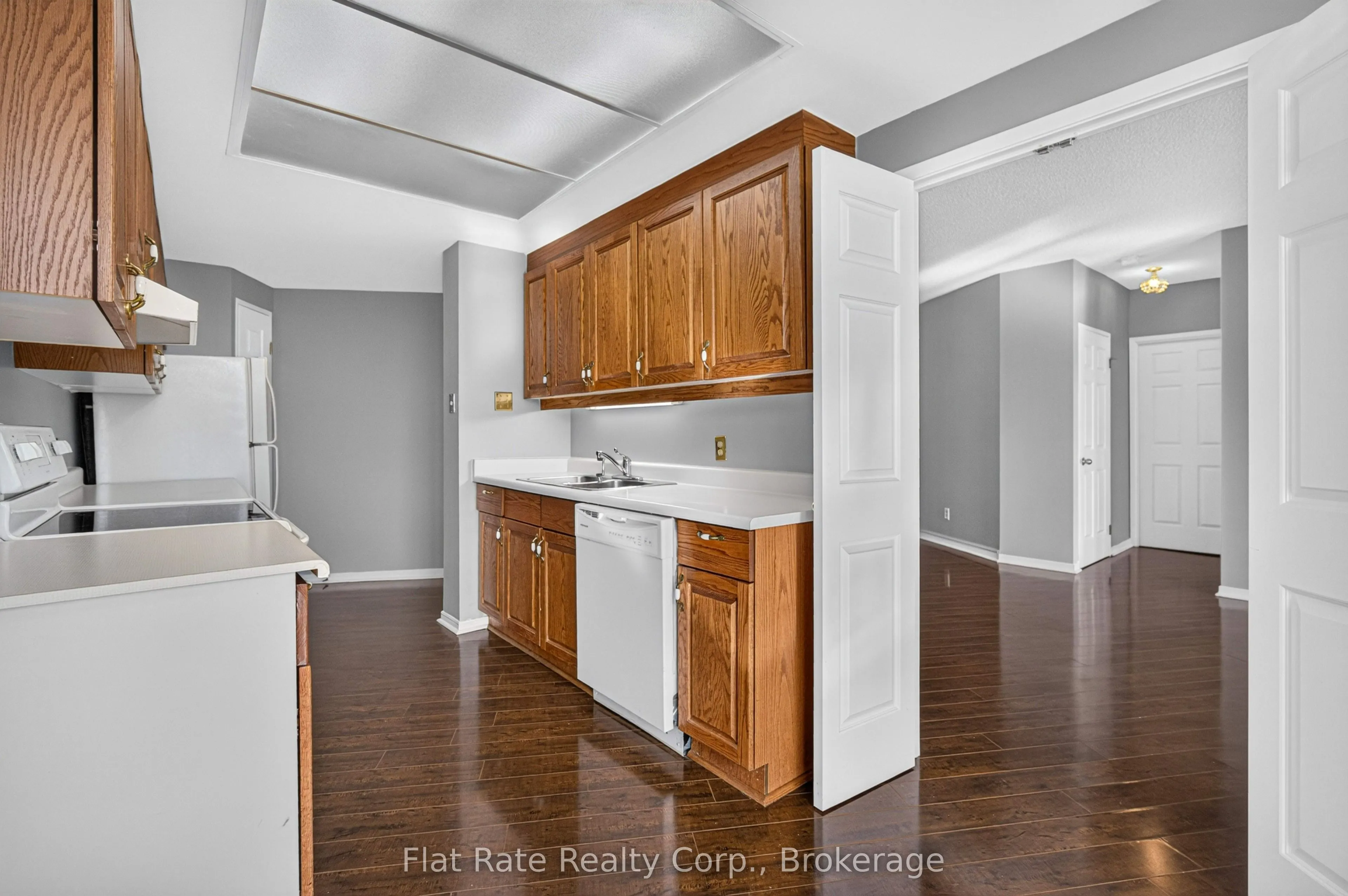 2 George Street N #406