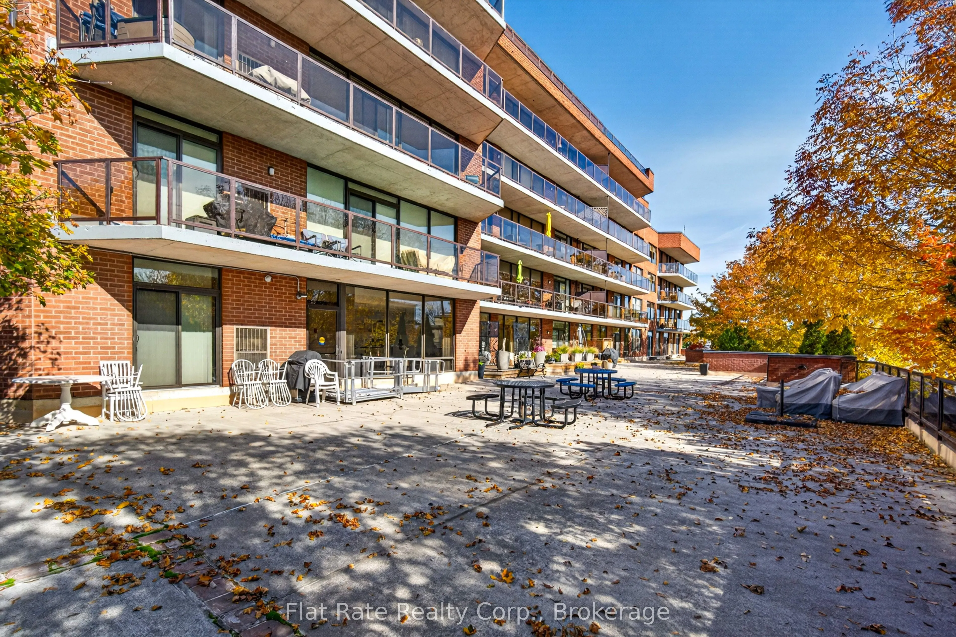 2 George Street N #406