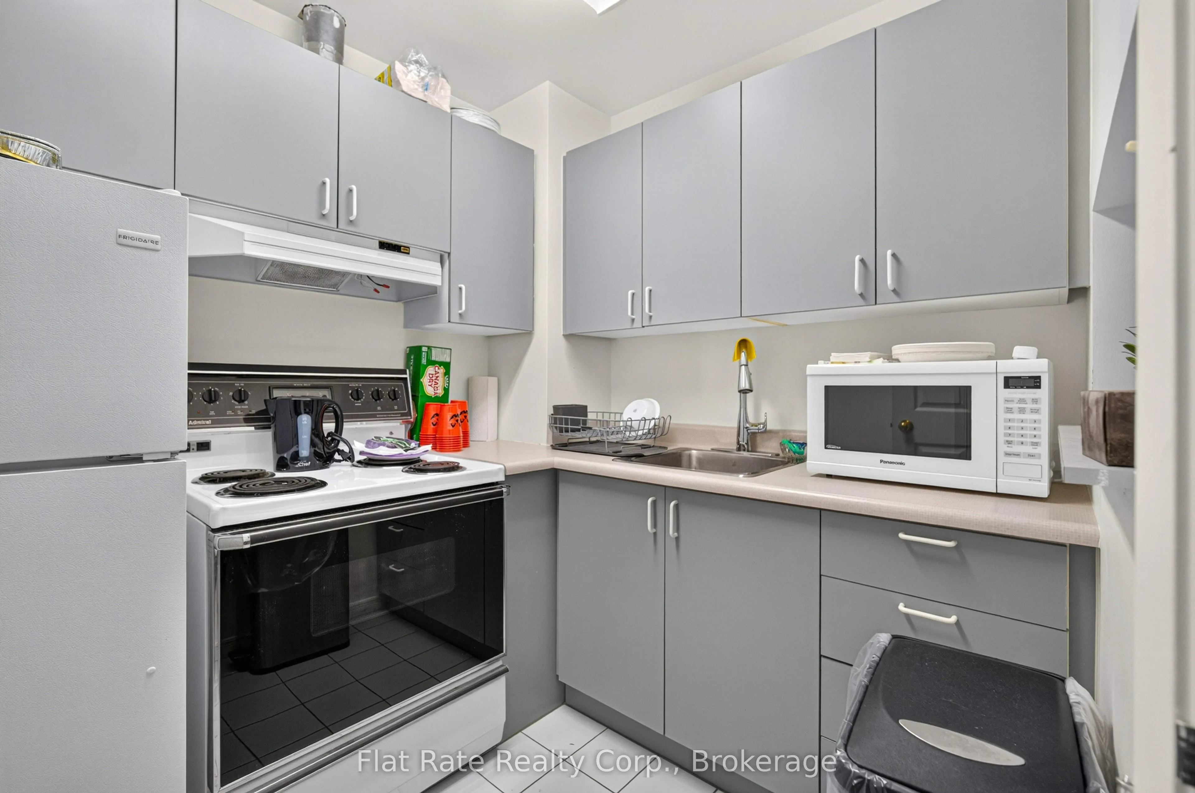 2 George Street N #406