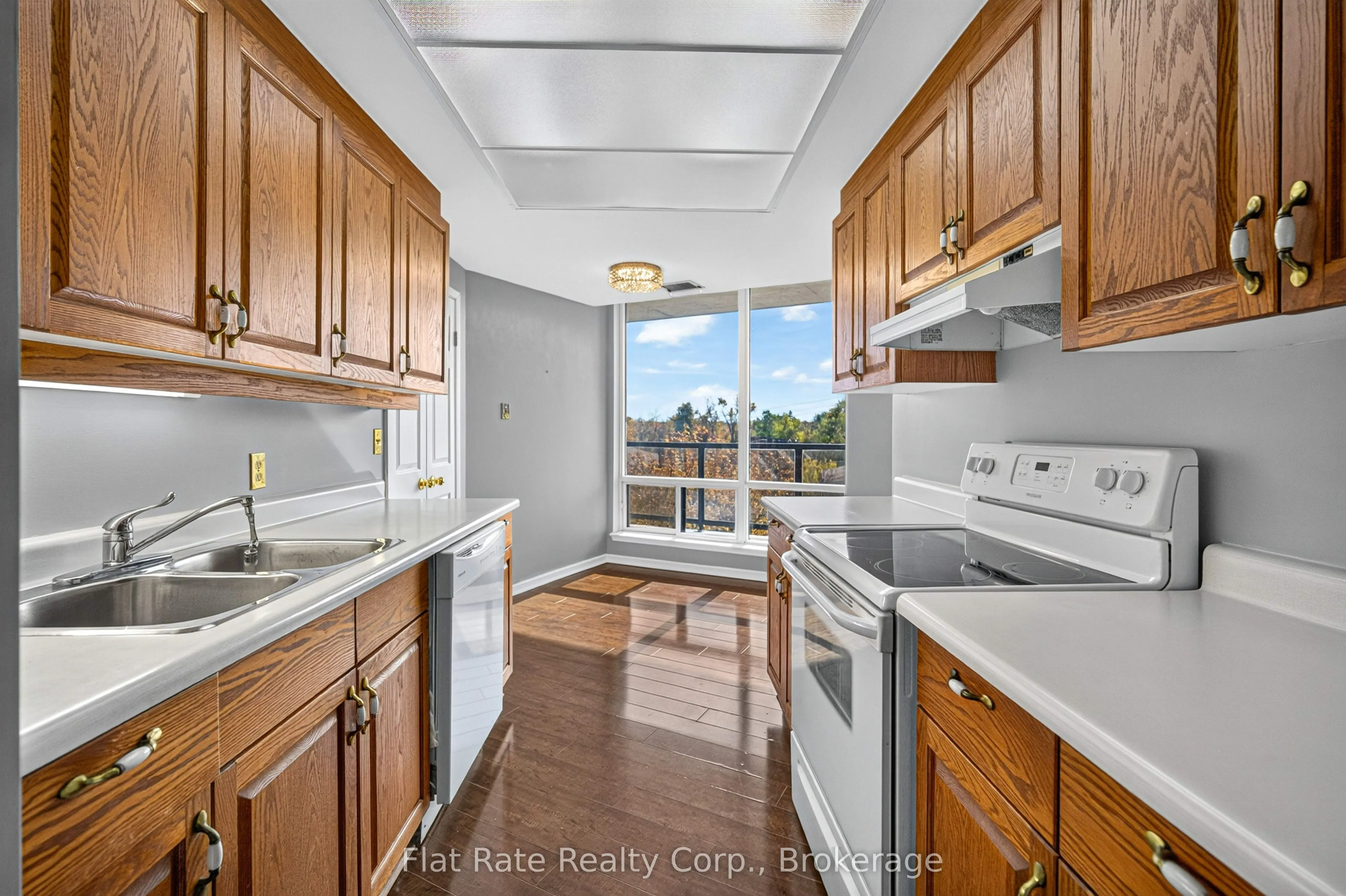 2 George Street N #406