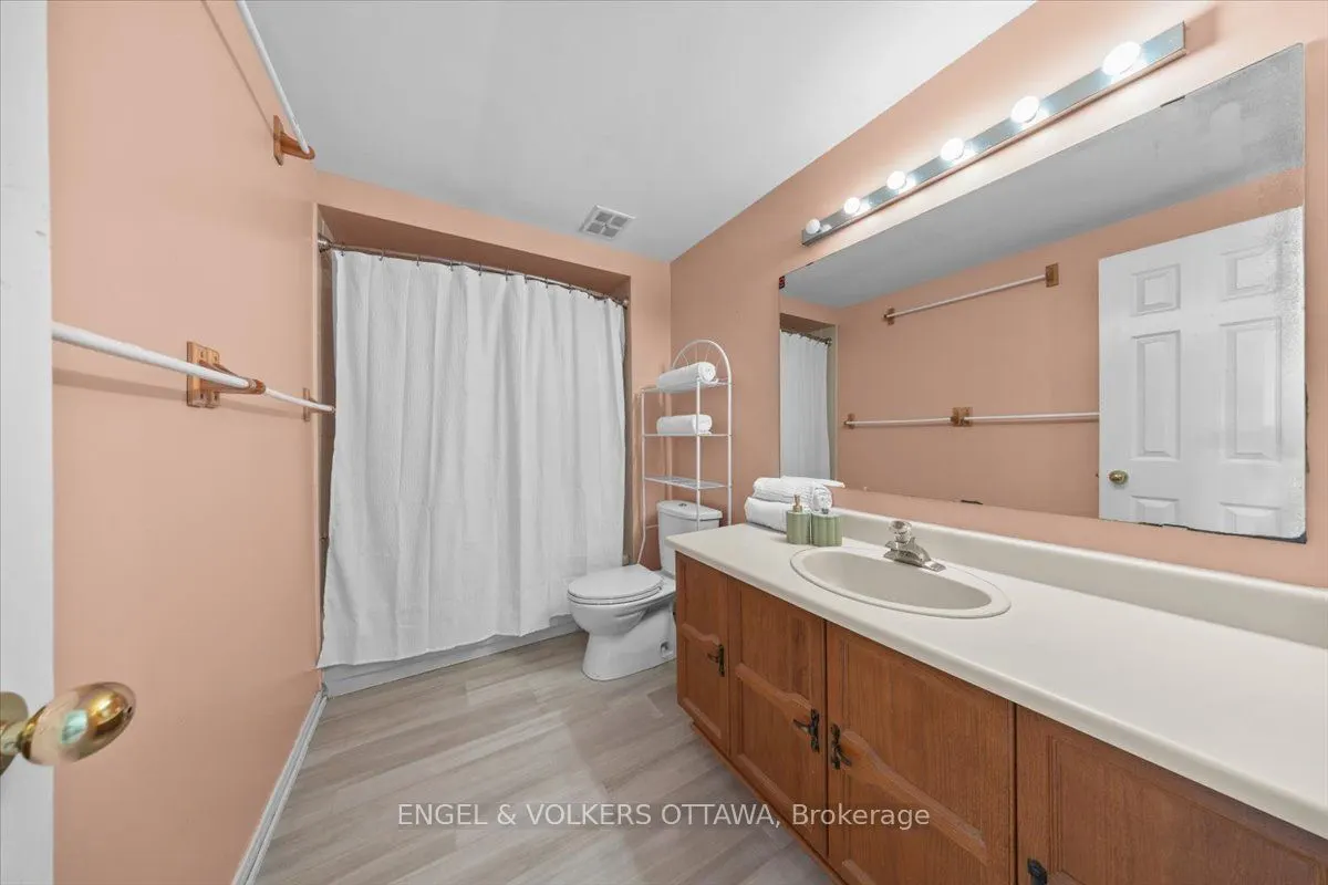 1678 Des Perdrix Crescent