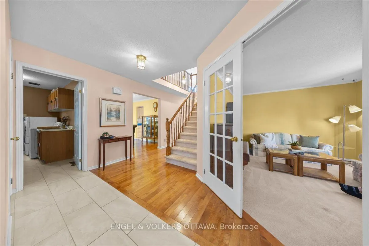 1678 Des Perdrix Crescent